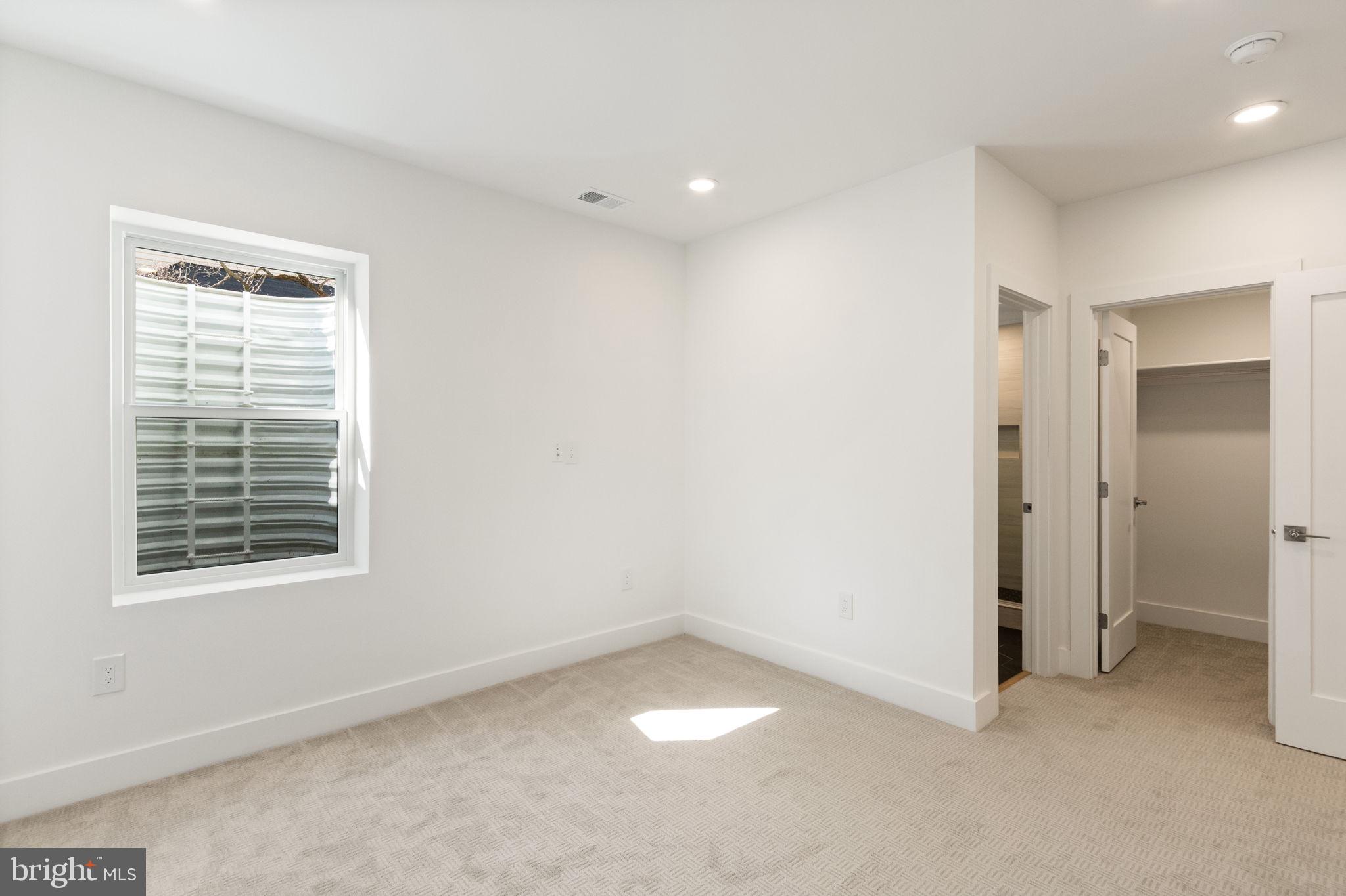 WOOD RUSSELL - Residential