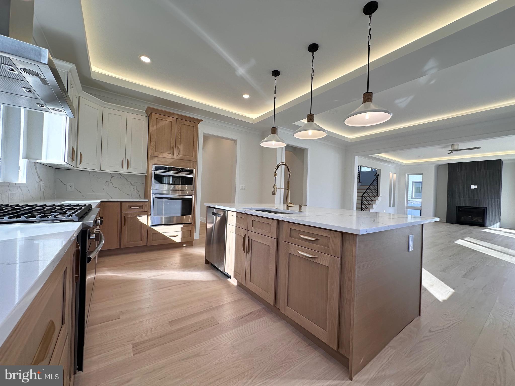 WOOD RUSSELL - Residential