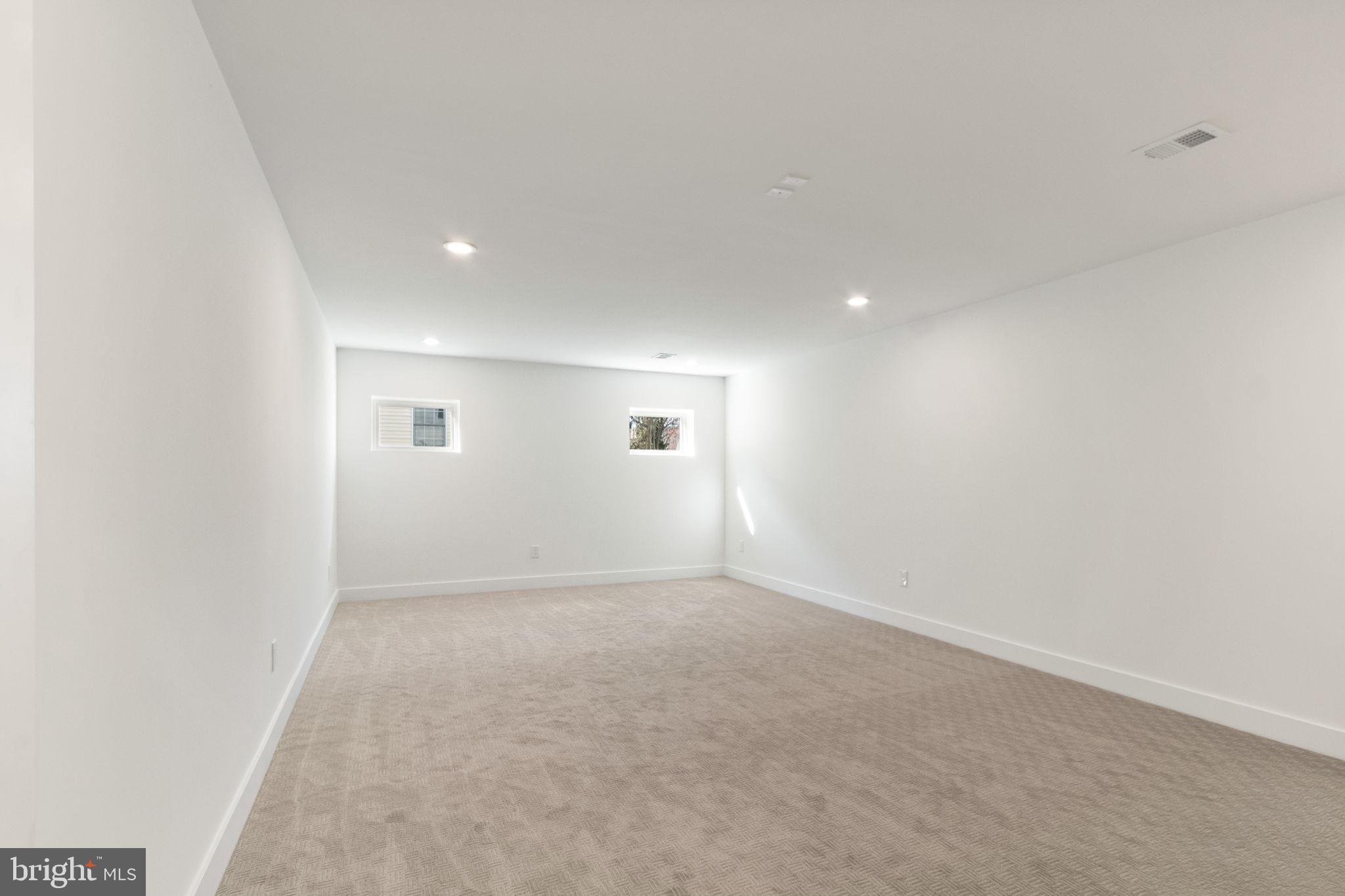 WOOD RUSSELL - Residential