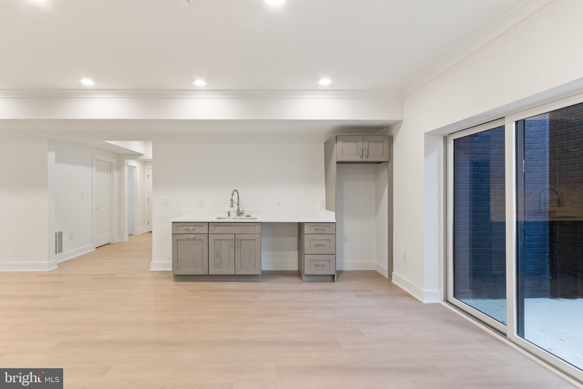 WOOD RUSSELL - Residential