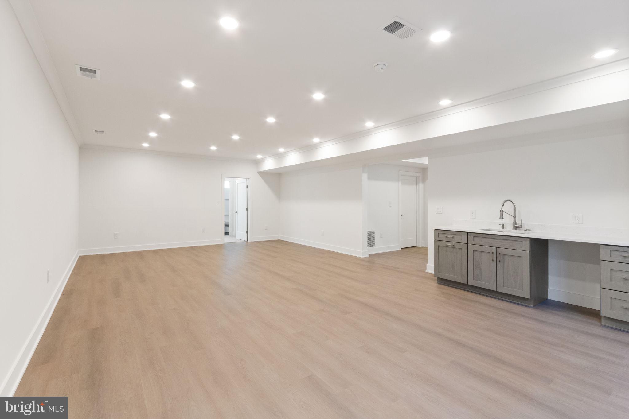 WOOD RUSSELL - Residential