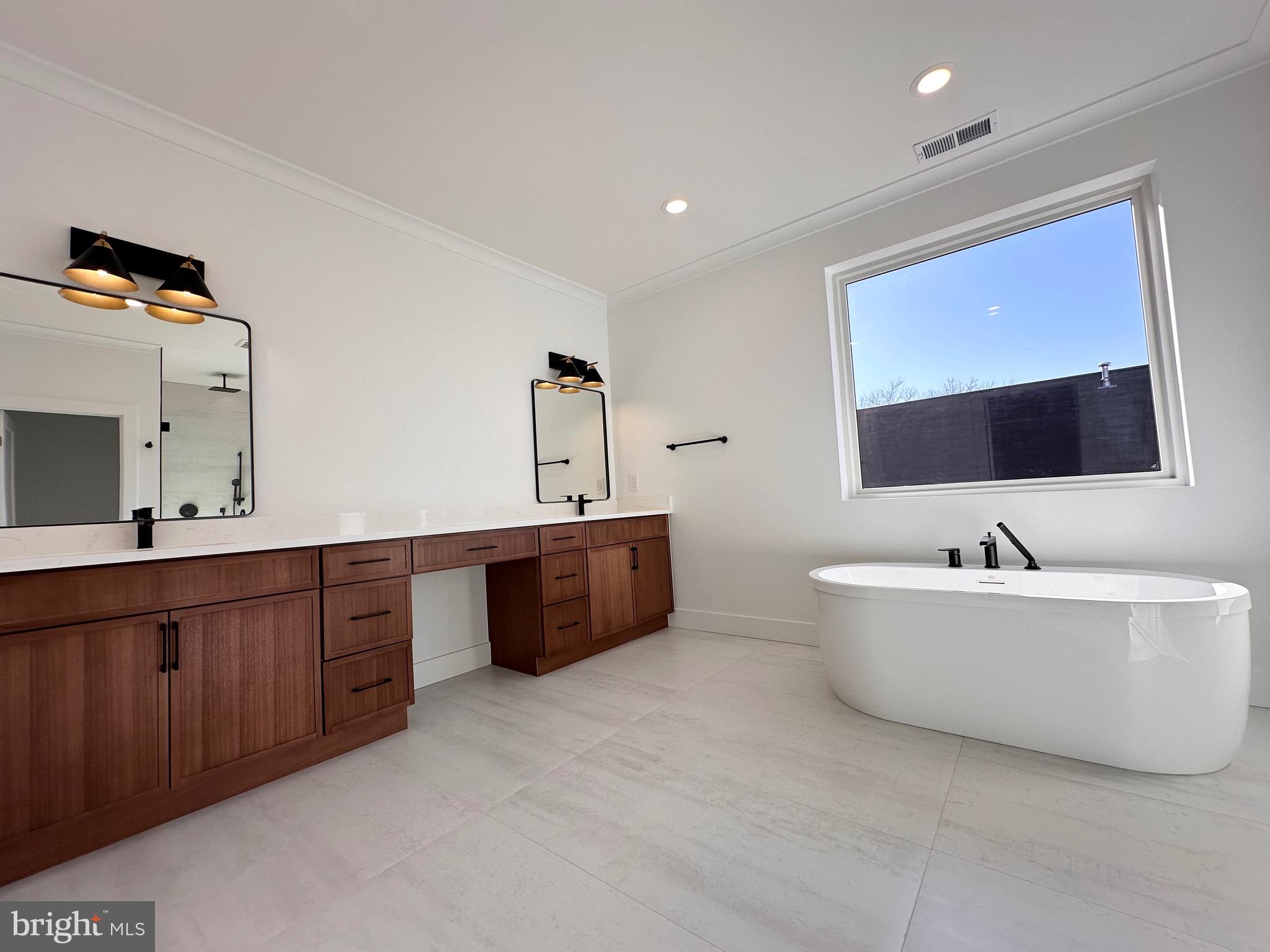 WOOD RUSSELL - Residential