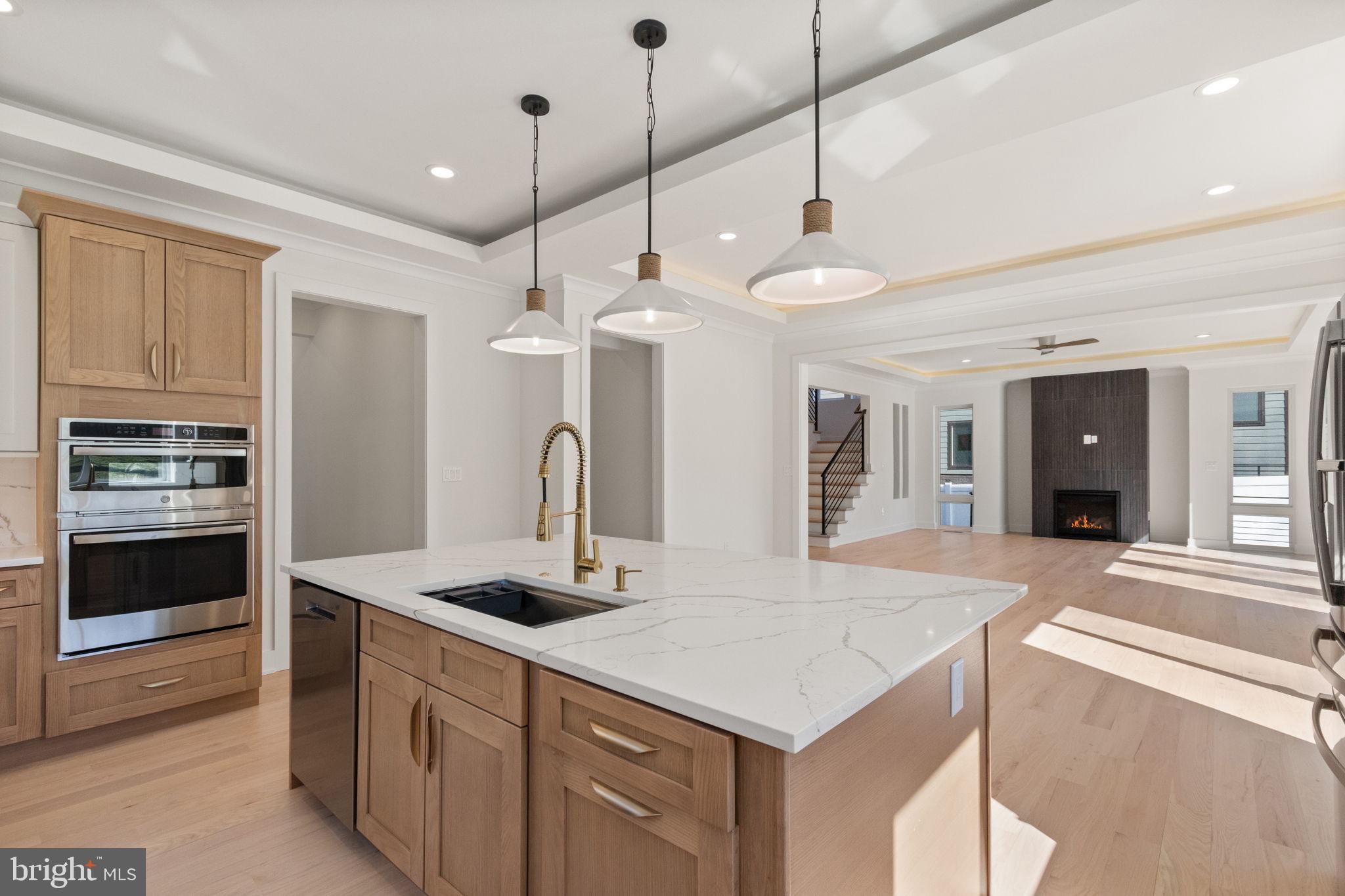 WOOD RUSSELL - Residential