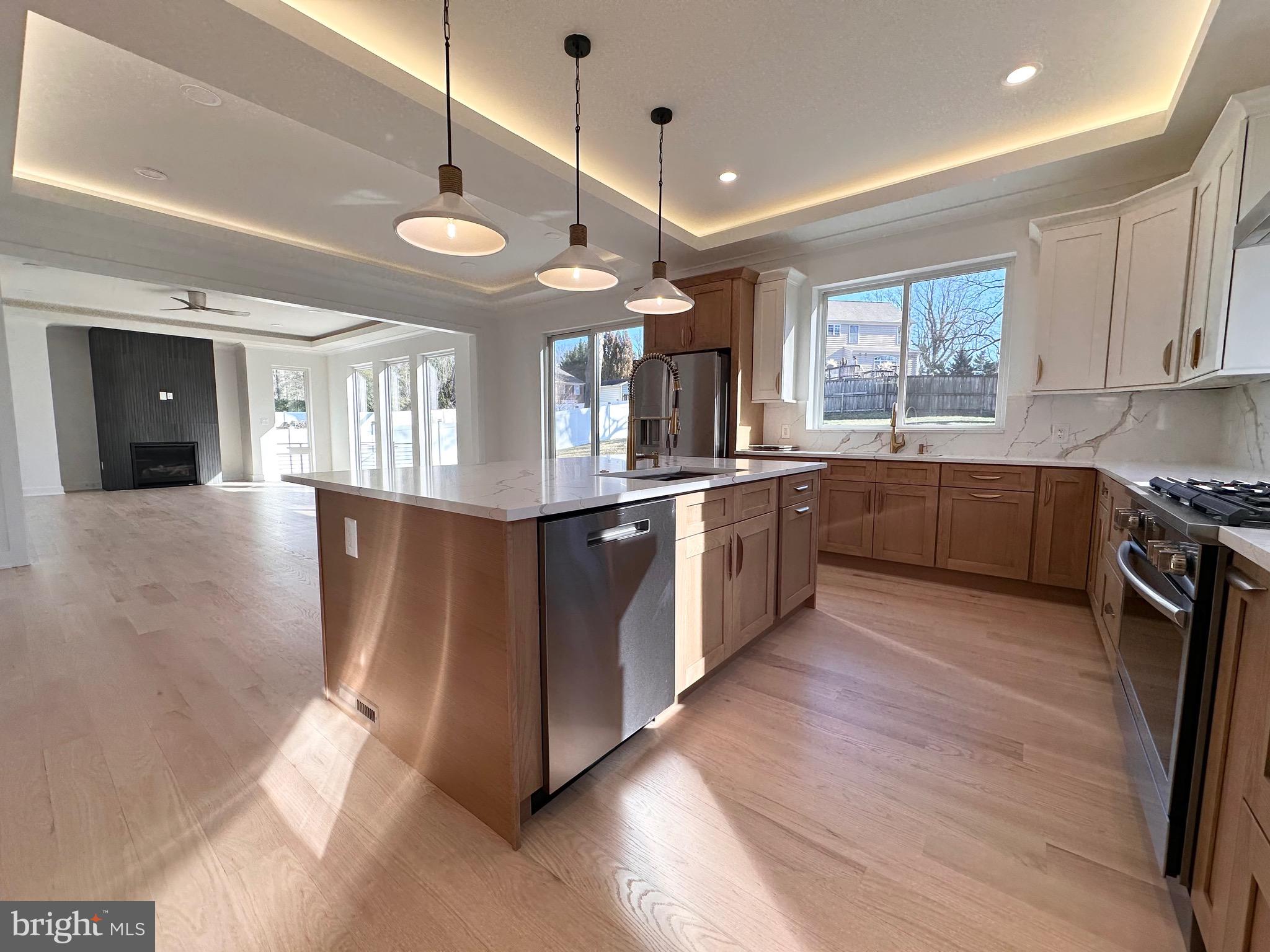 WOOD RUSSELL - Residential