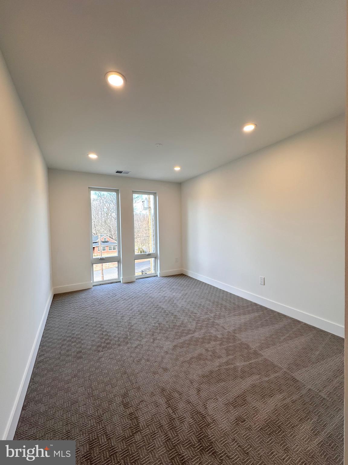 WOOD RUSSELL - Residential