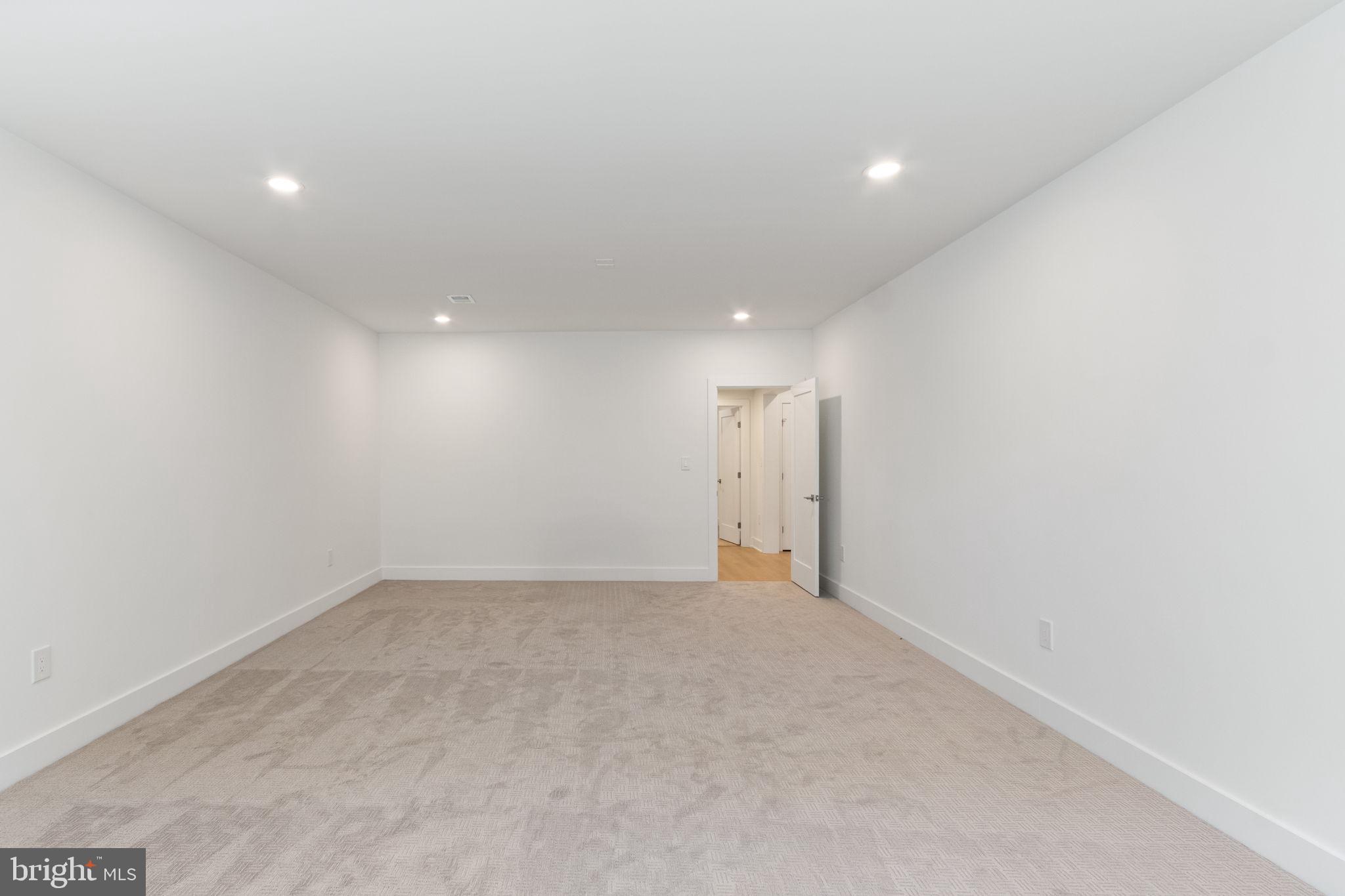 WOOD RUSSELL - Residential