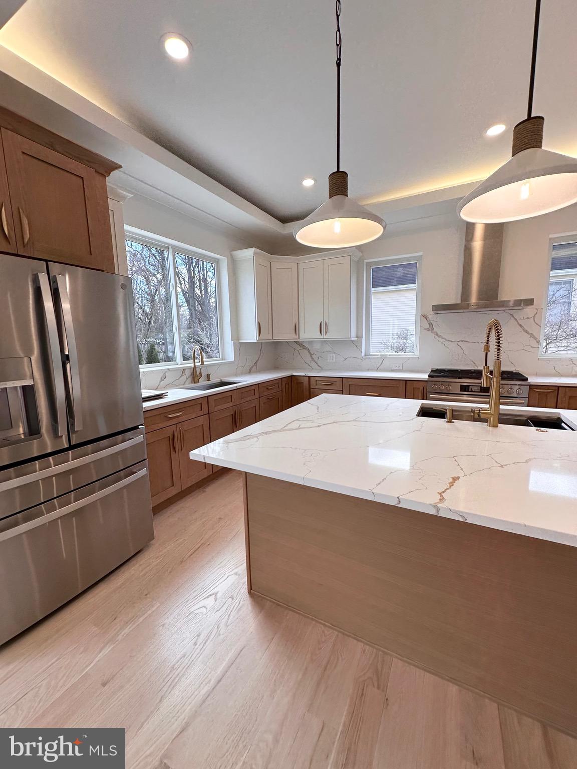 WOOD RUSSELL - Residential