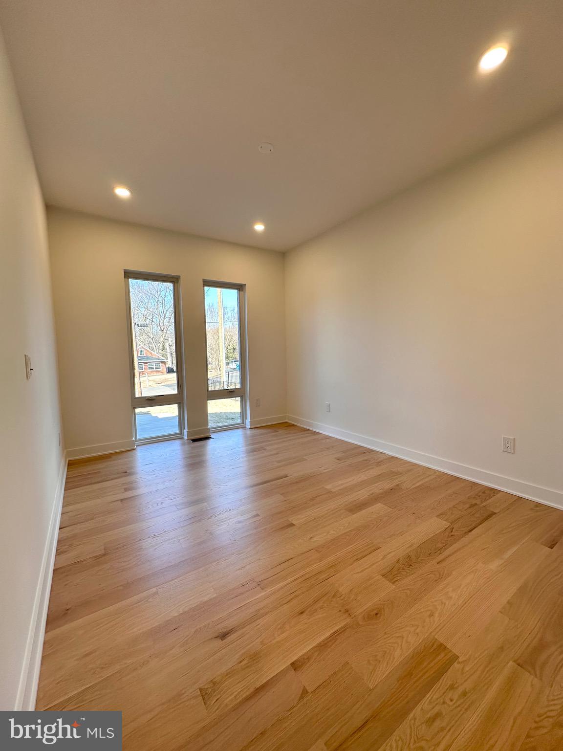 WOOD RUSSELL - Residential