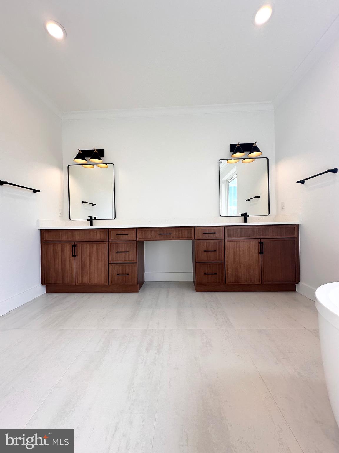 WOOD RUSSELL - Residential