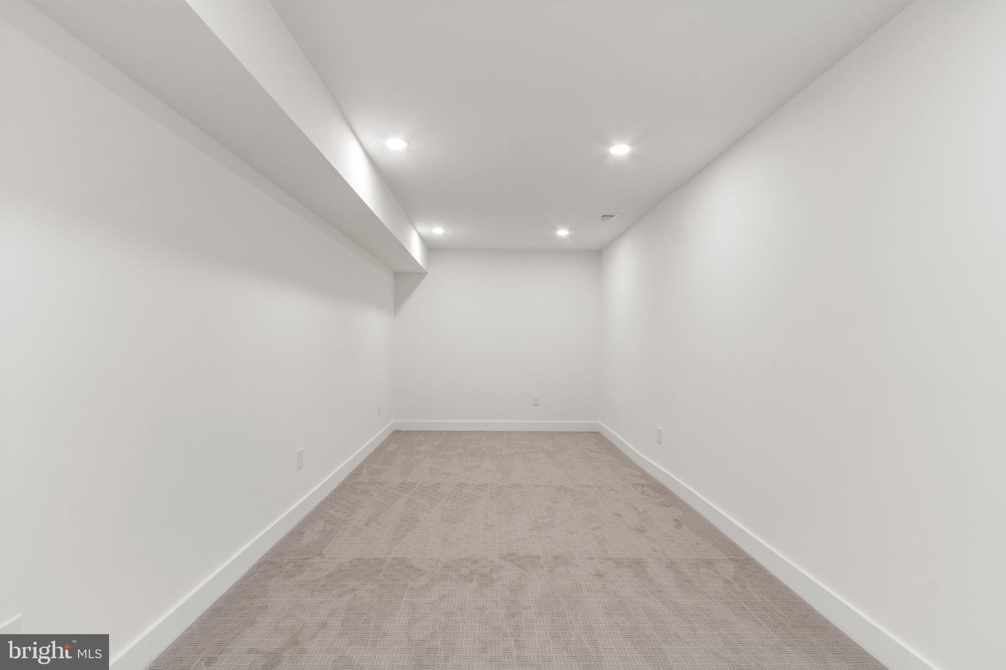 WOOD RUSSELL - Residential