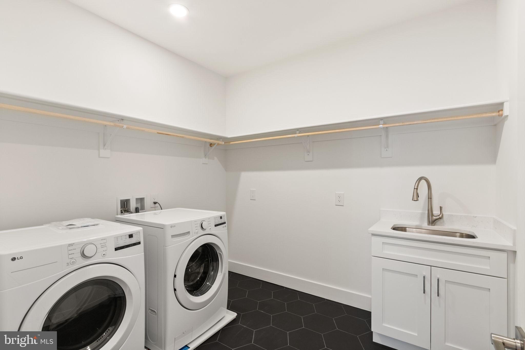 WOOD RUSSELL - Residential