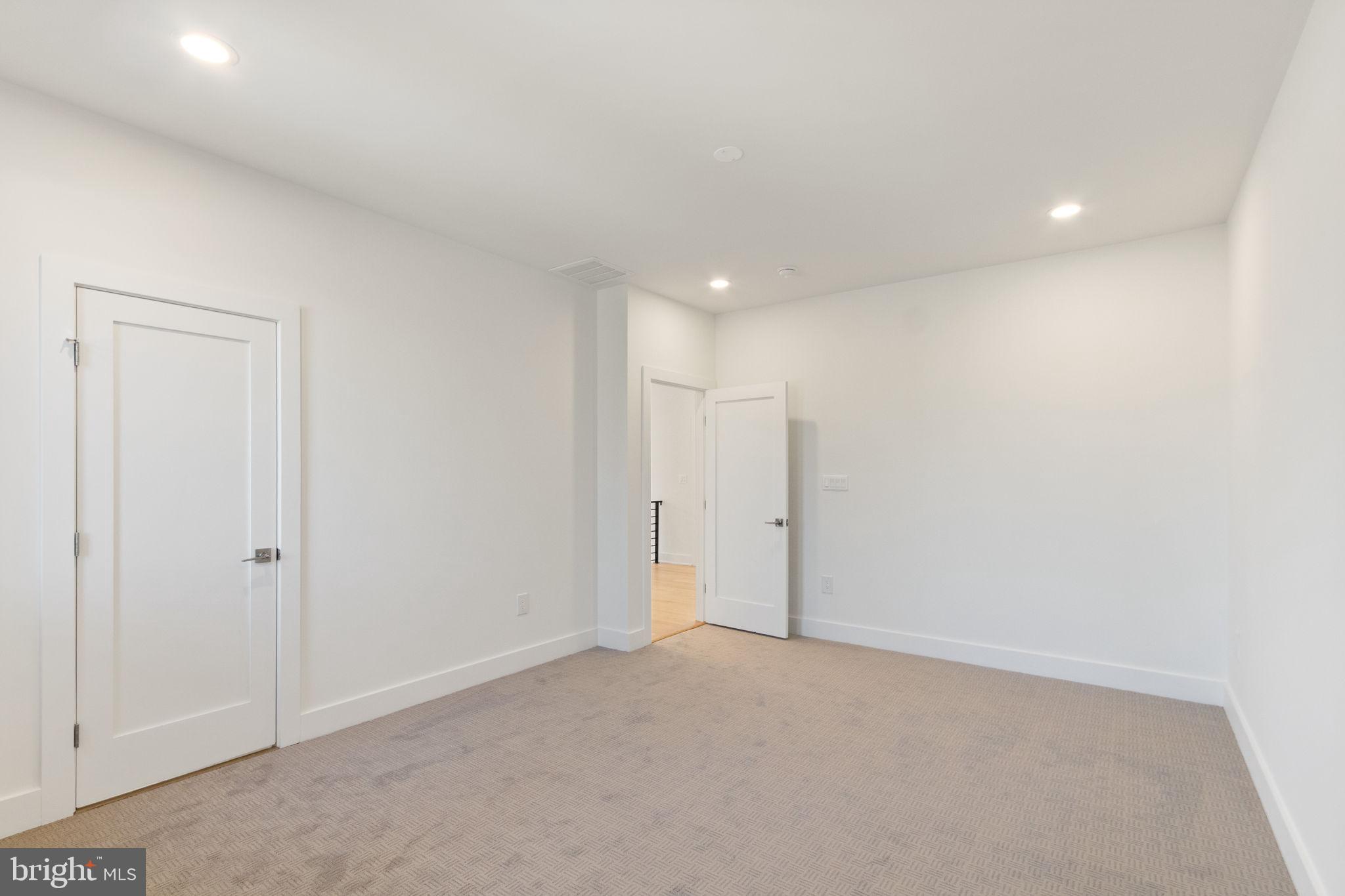 WOOD RUSSELL - Residential