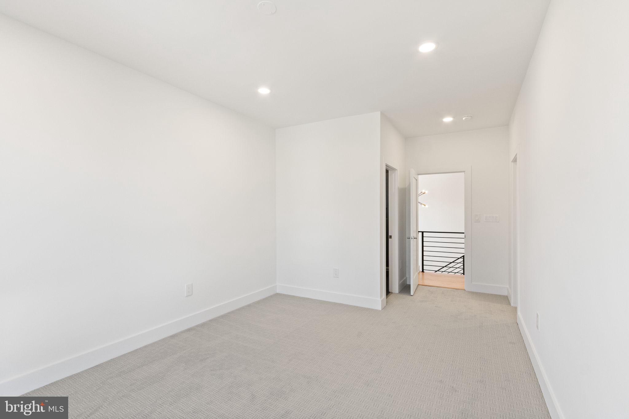 WOOD RUSSELL - Residential