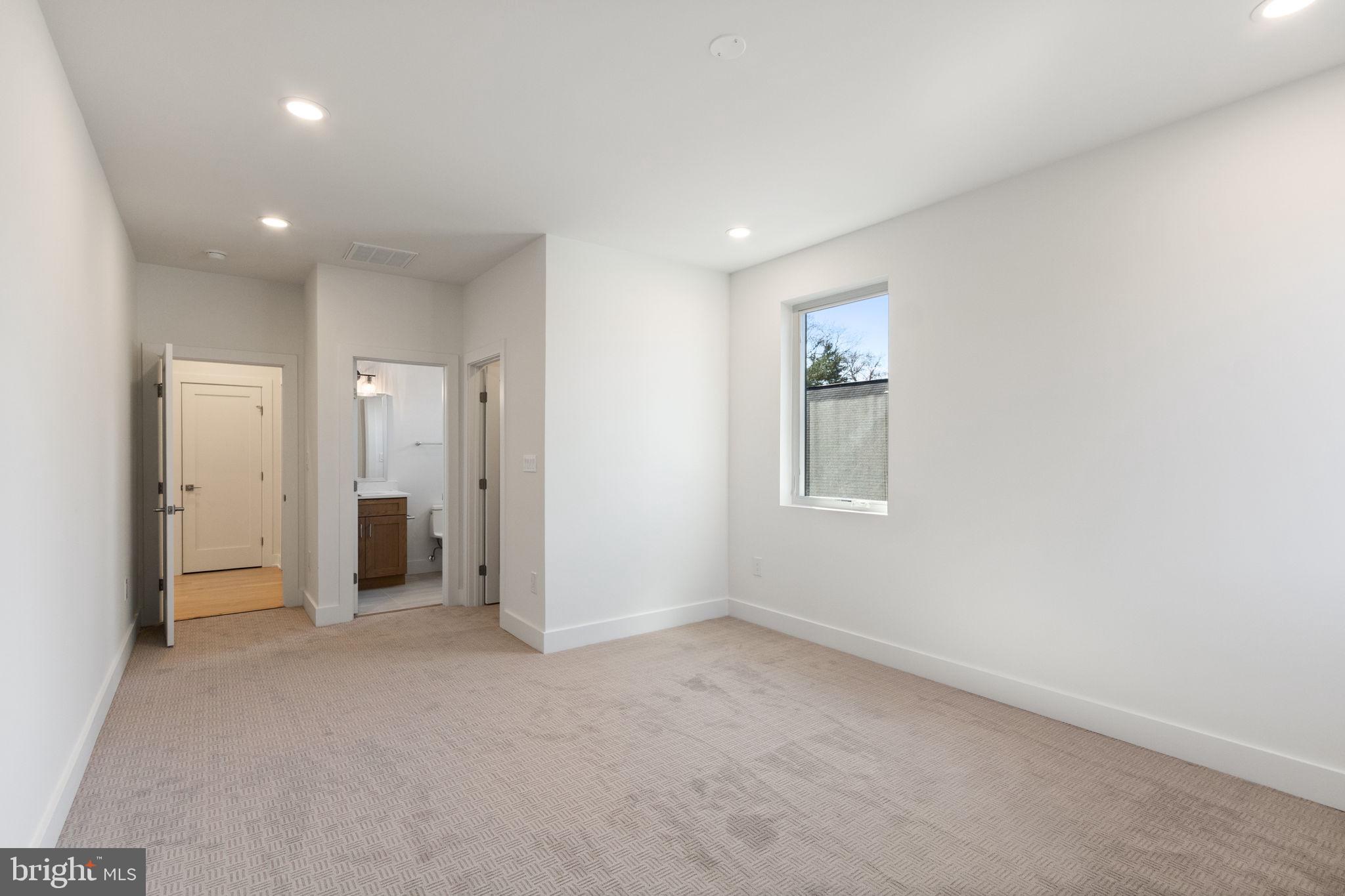 WOOD RUSSELL - Residential