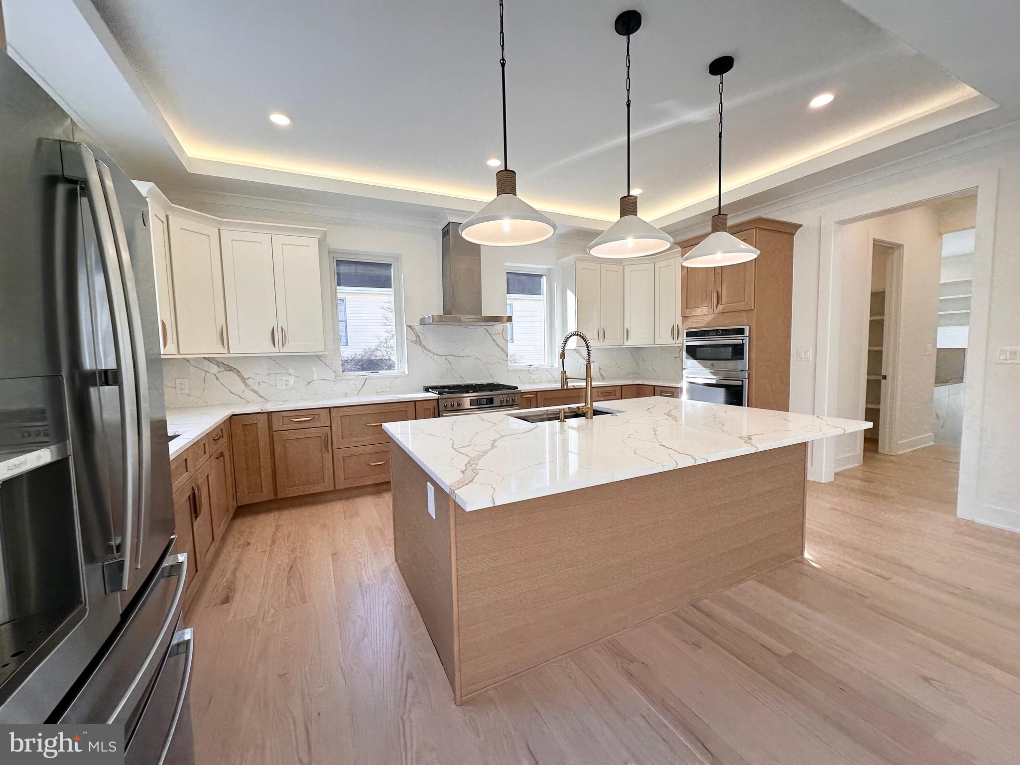 WOOD RUSSELL - Residential