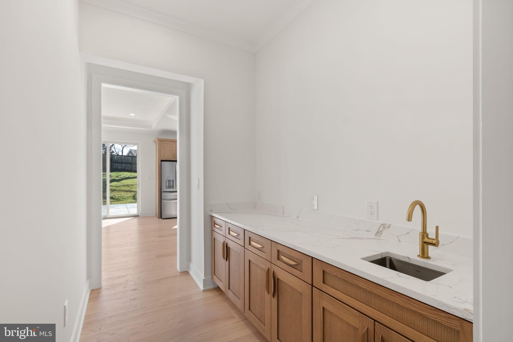 WOOD RUSSELL - Residential