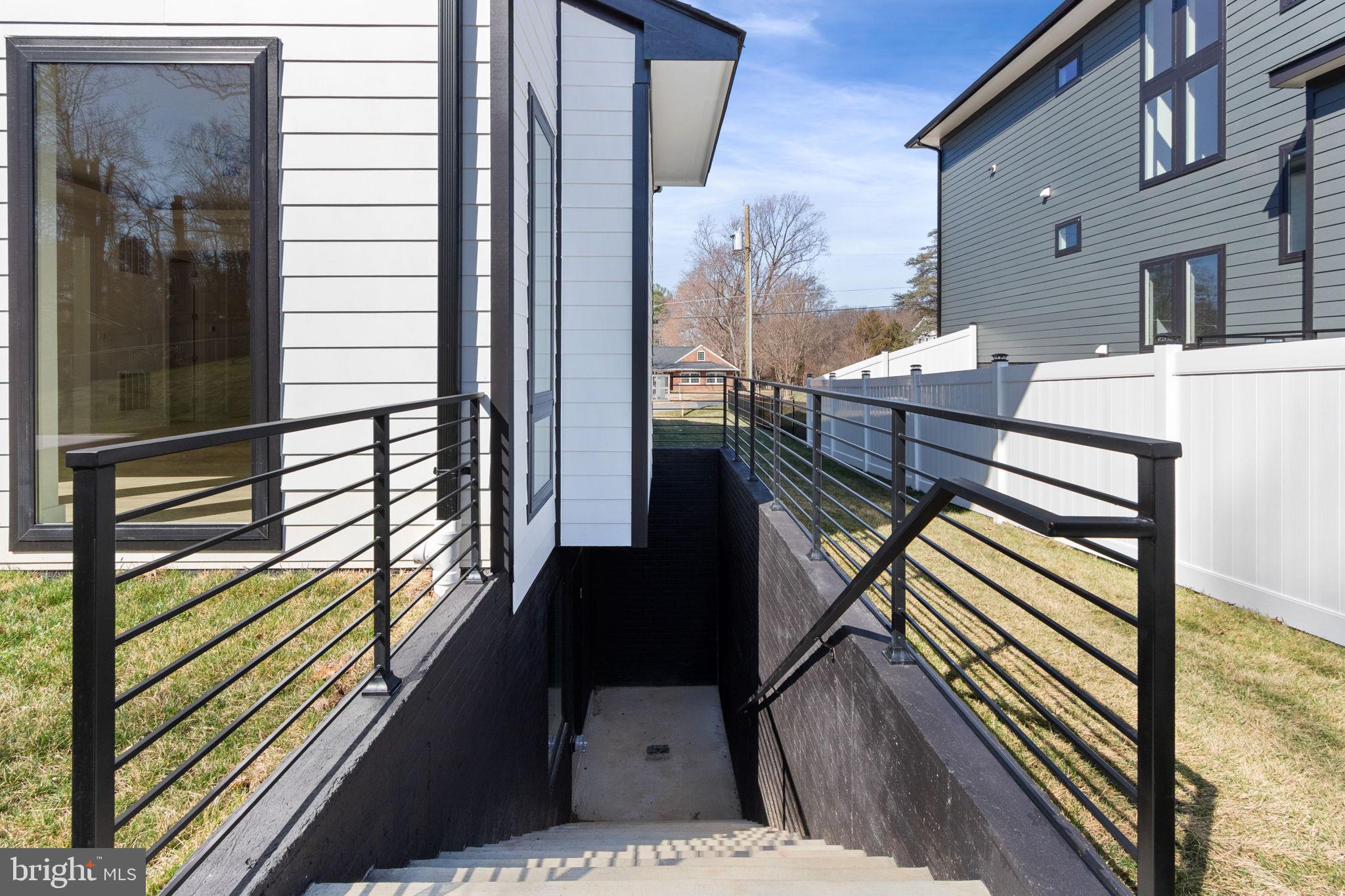 WOOD RUSSELL - Residential