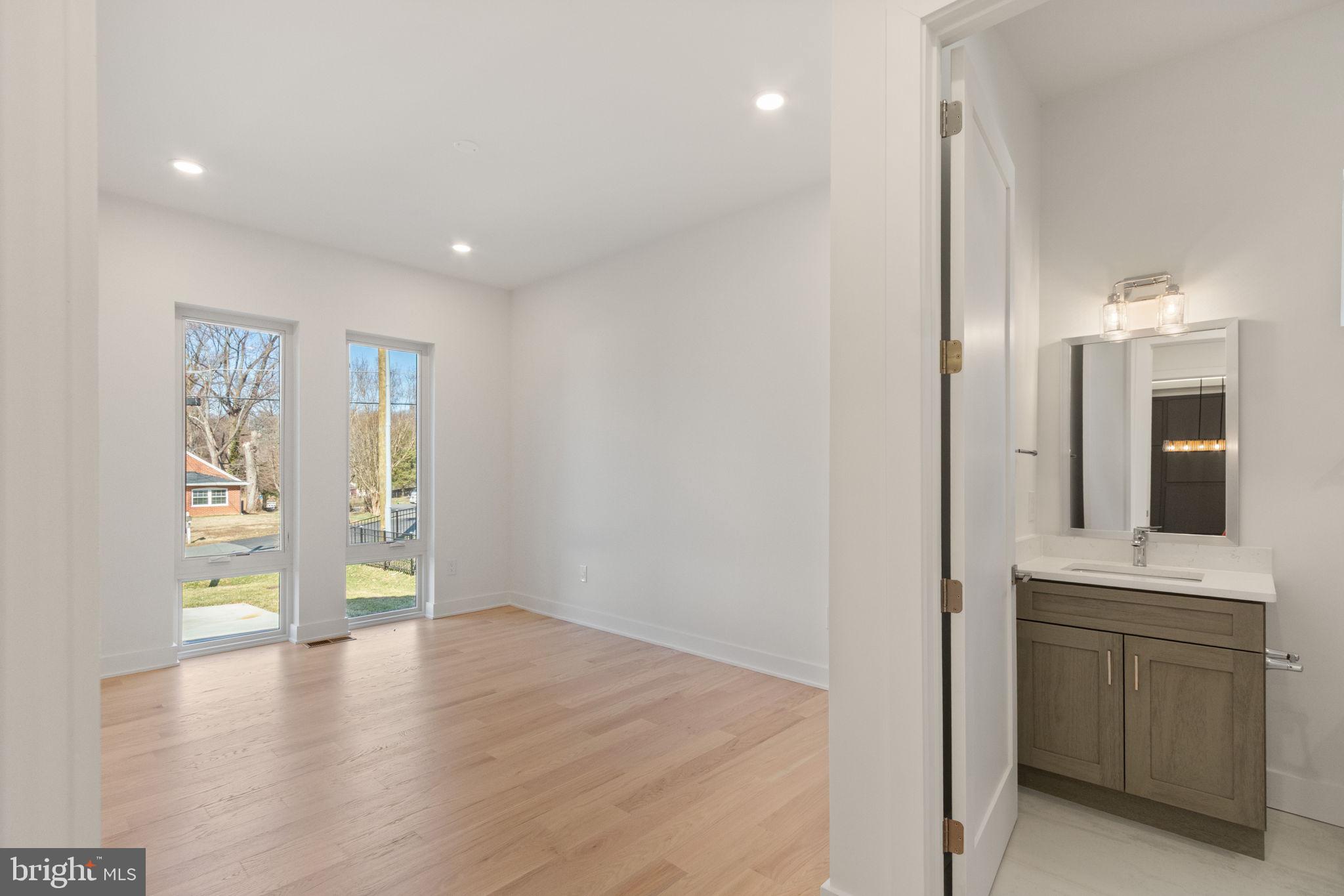 WOOD RUSSELL - Residential