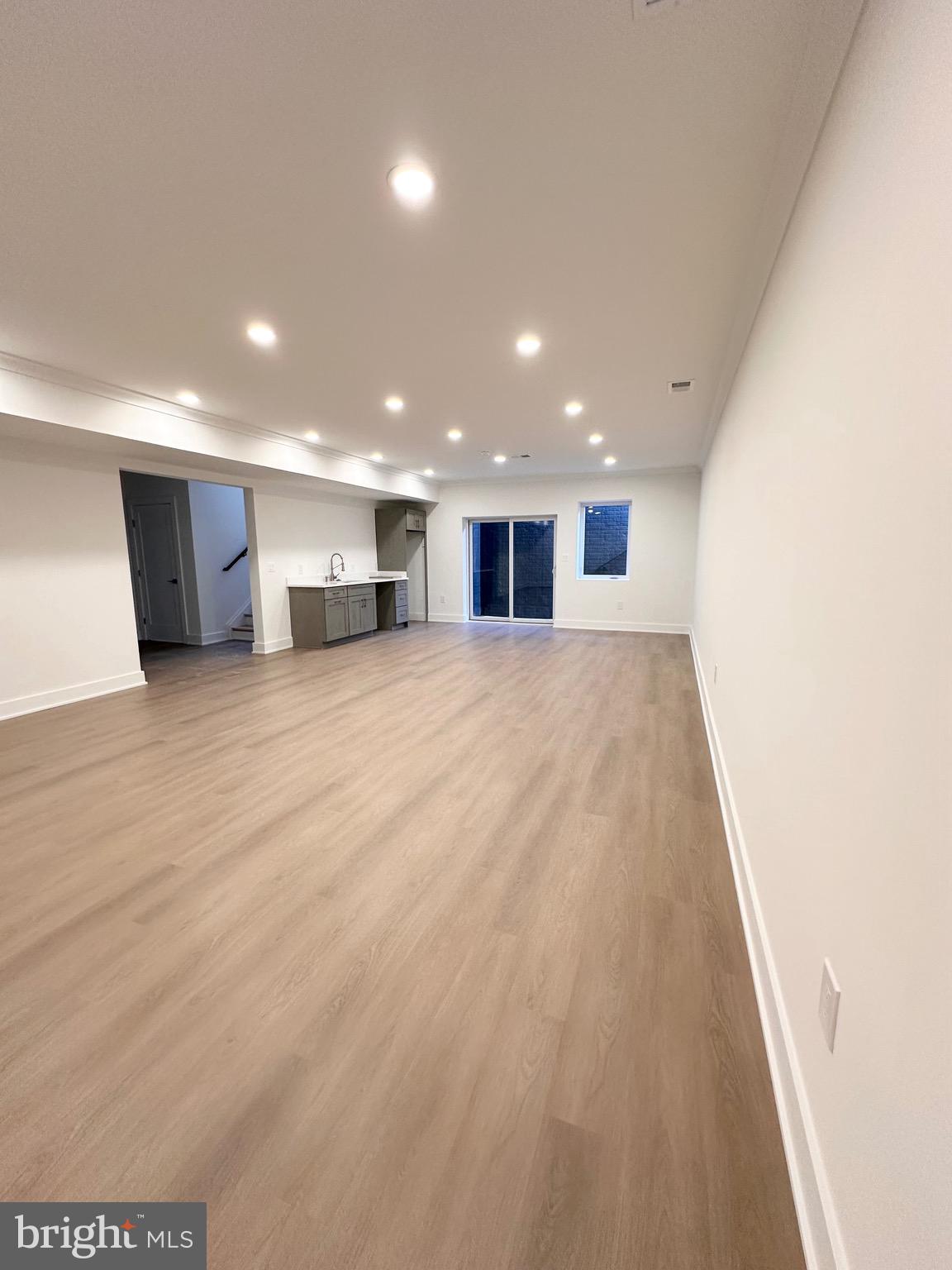 WOOD RUSSELL - Residential