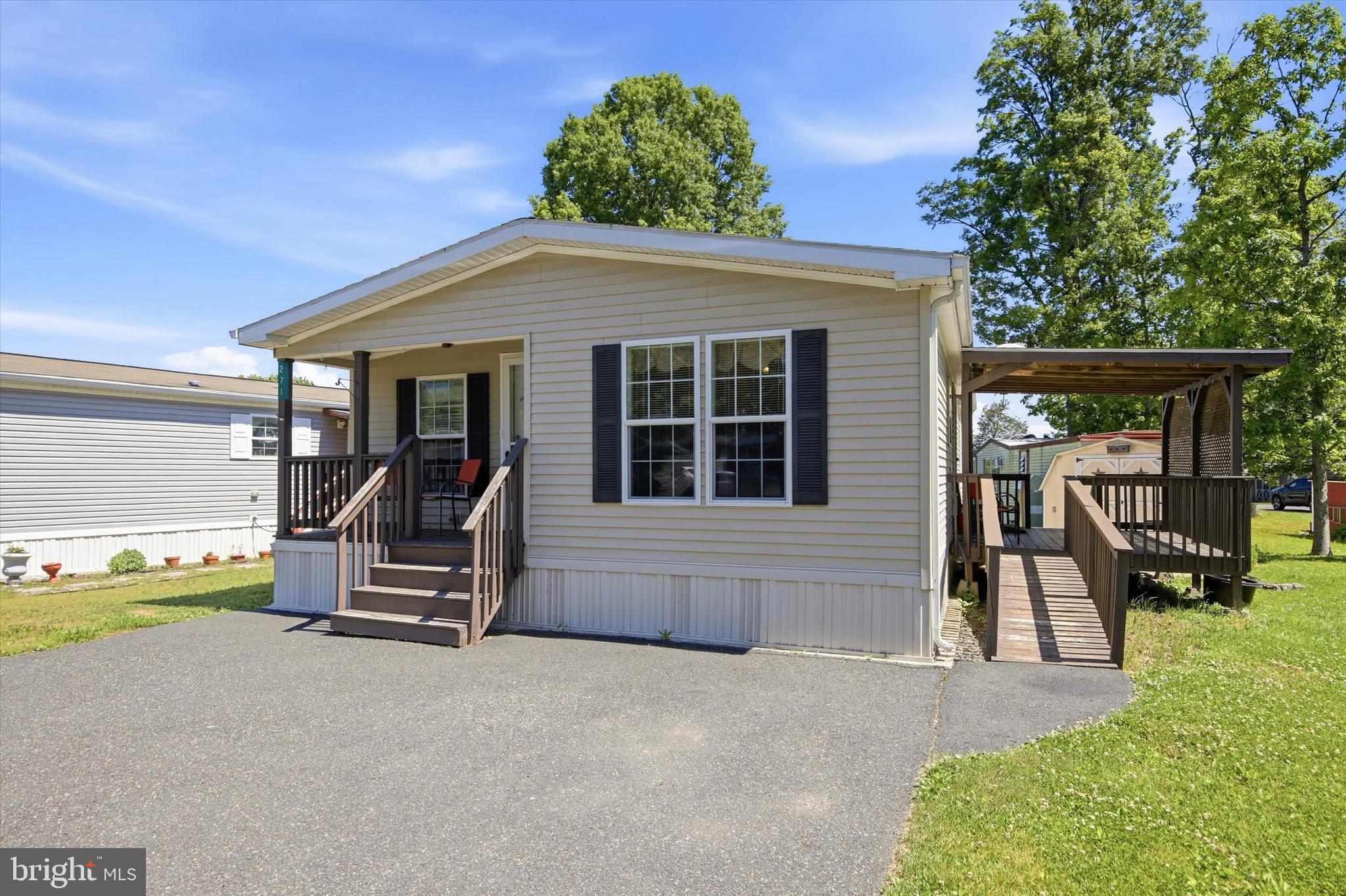 271 DOGWOOD DR