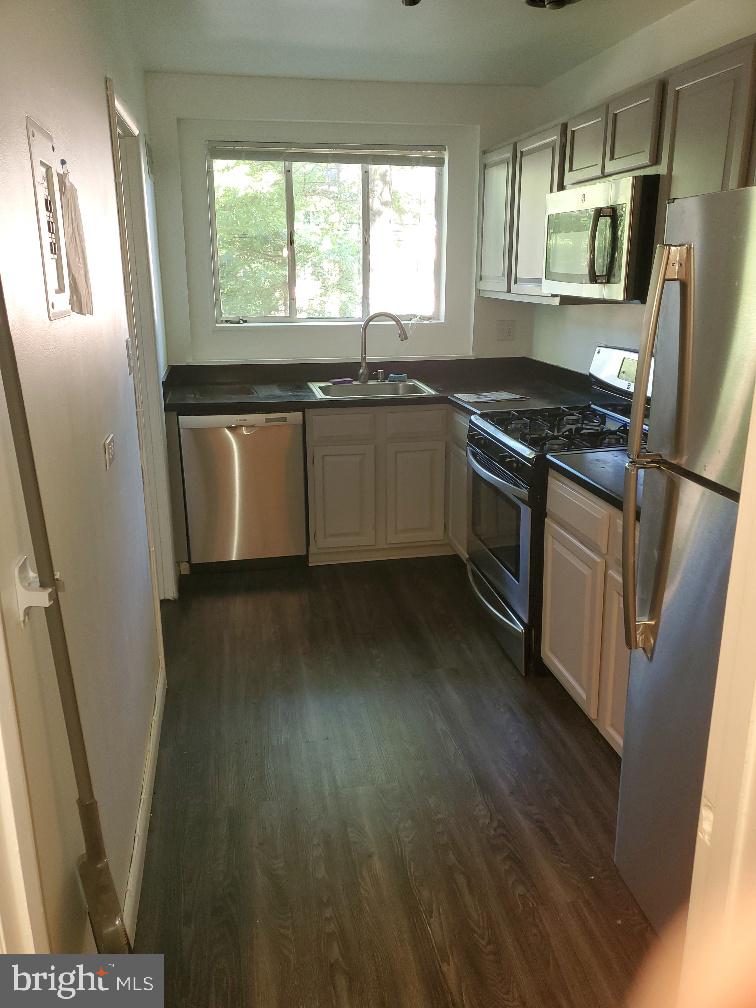 PARKSIDE CONDOMINIUMS - Residential Lease