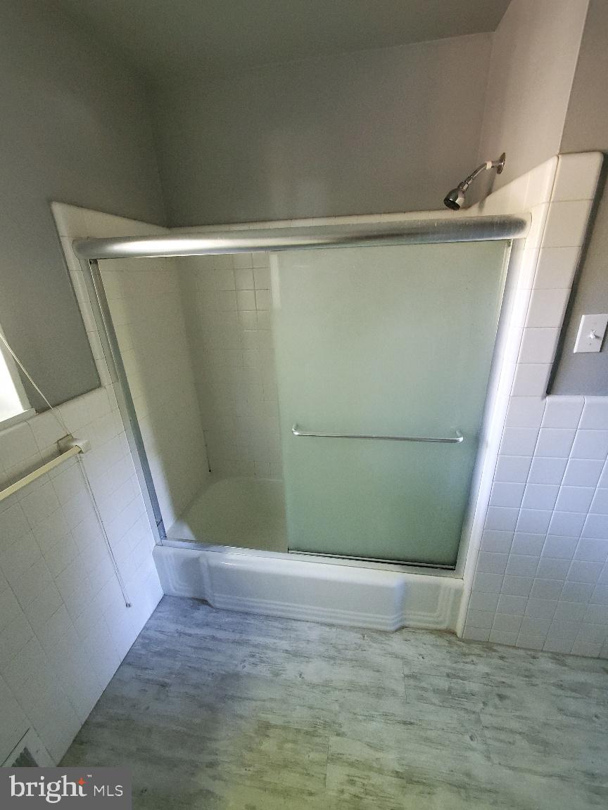 PARKSIDE CONDOMINIUMS - Residential Lease