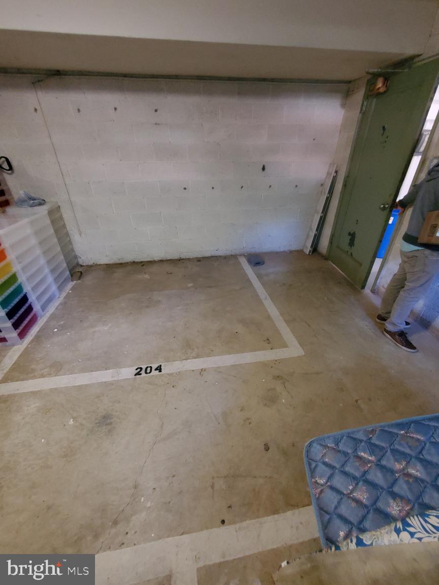 PARKSIDE CONDOMINIUMS - Residential Lease