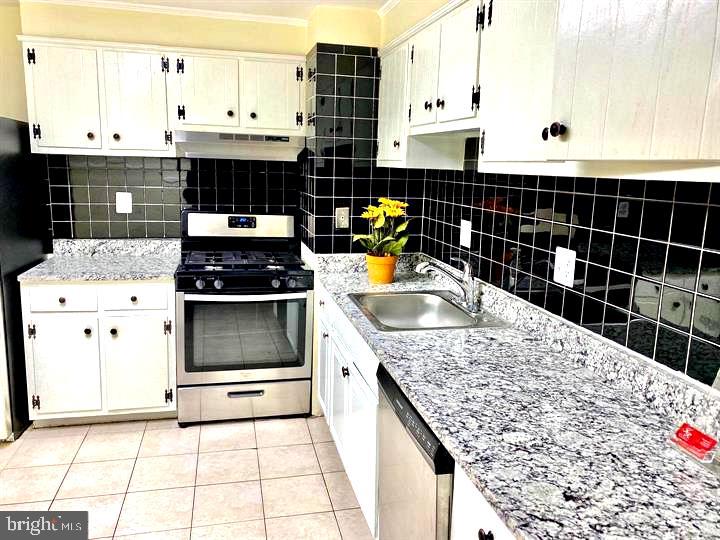 GREENWICH HILL - Residential Lease