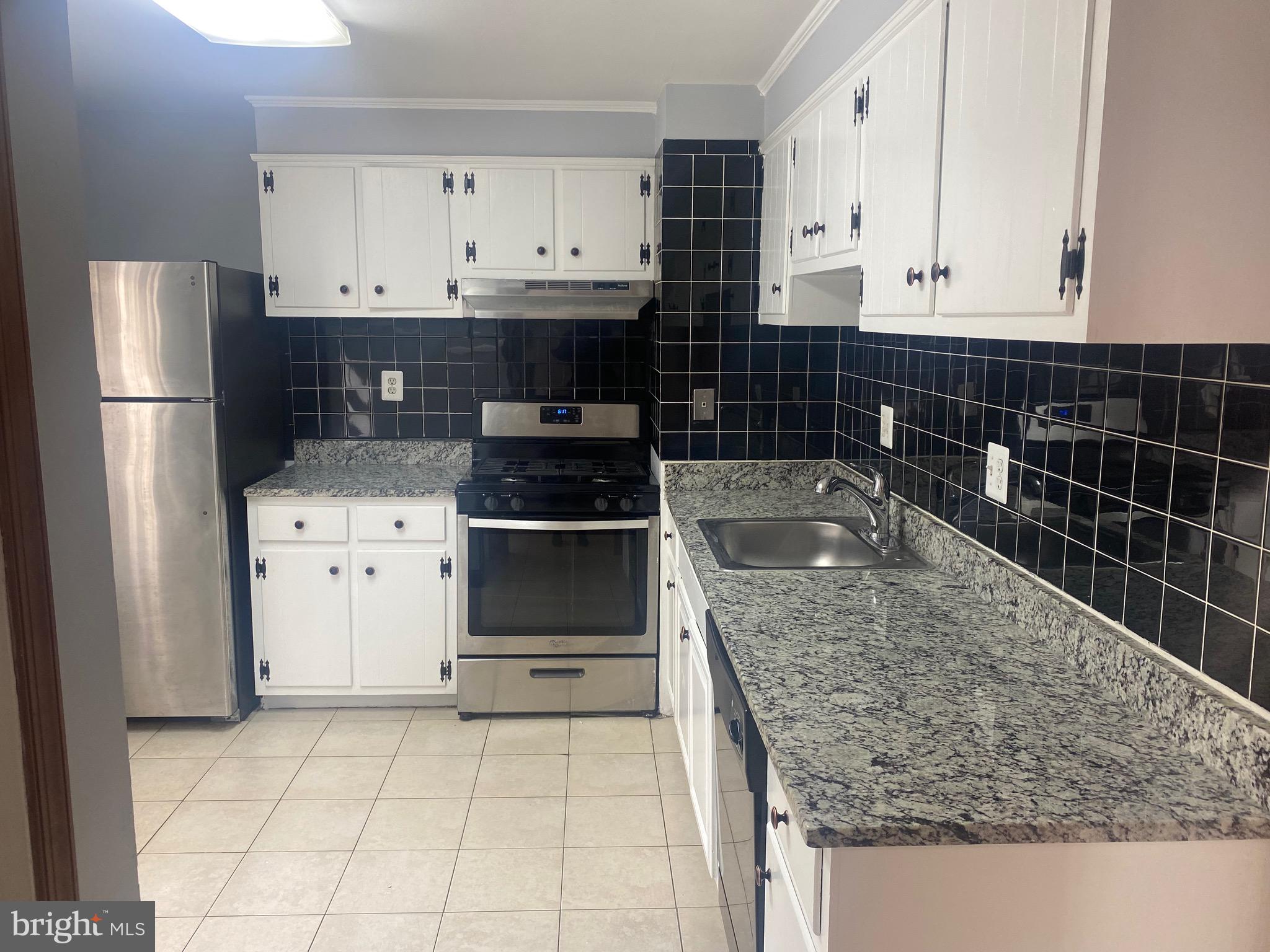 GREENWICH HILL - Residential Lease