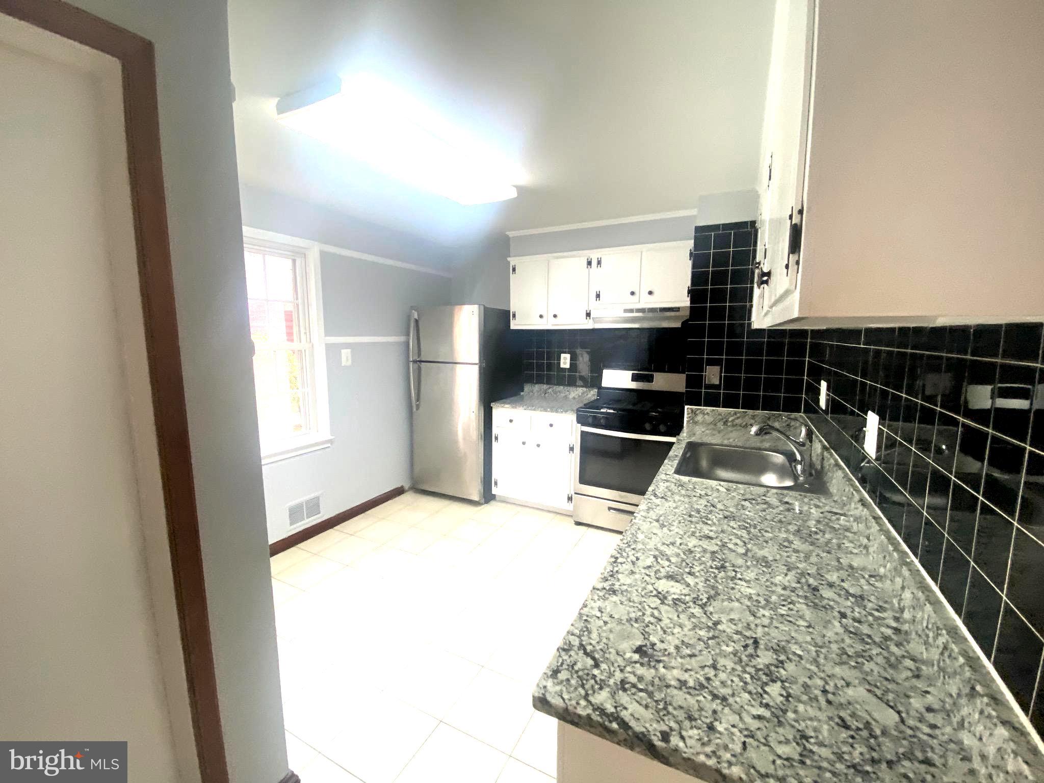 GREENWICH HILL - Residential Lease