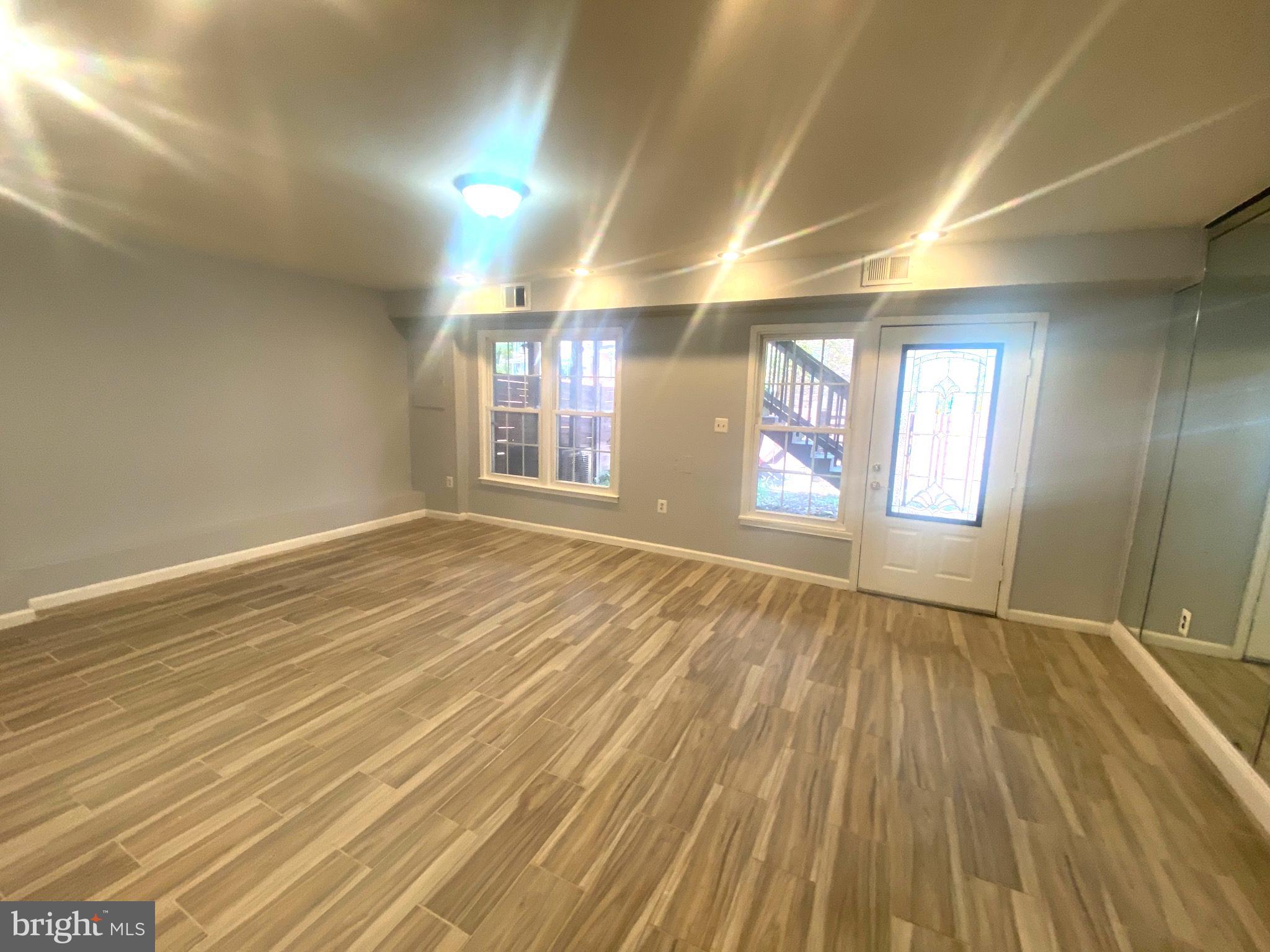 GREENWICH HILL - Residential Lease