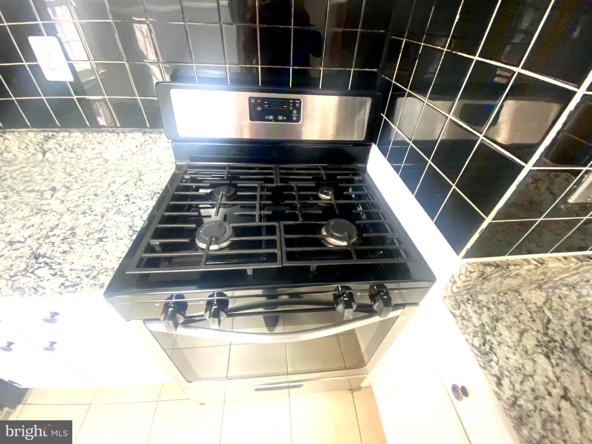 GREENWICH HILL - Residential Lease