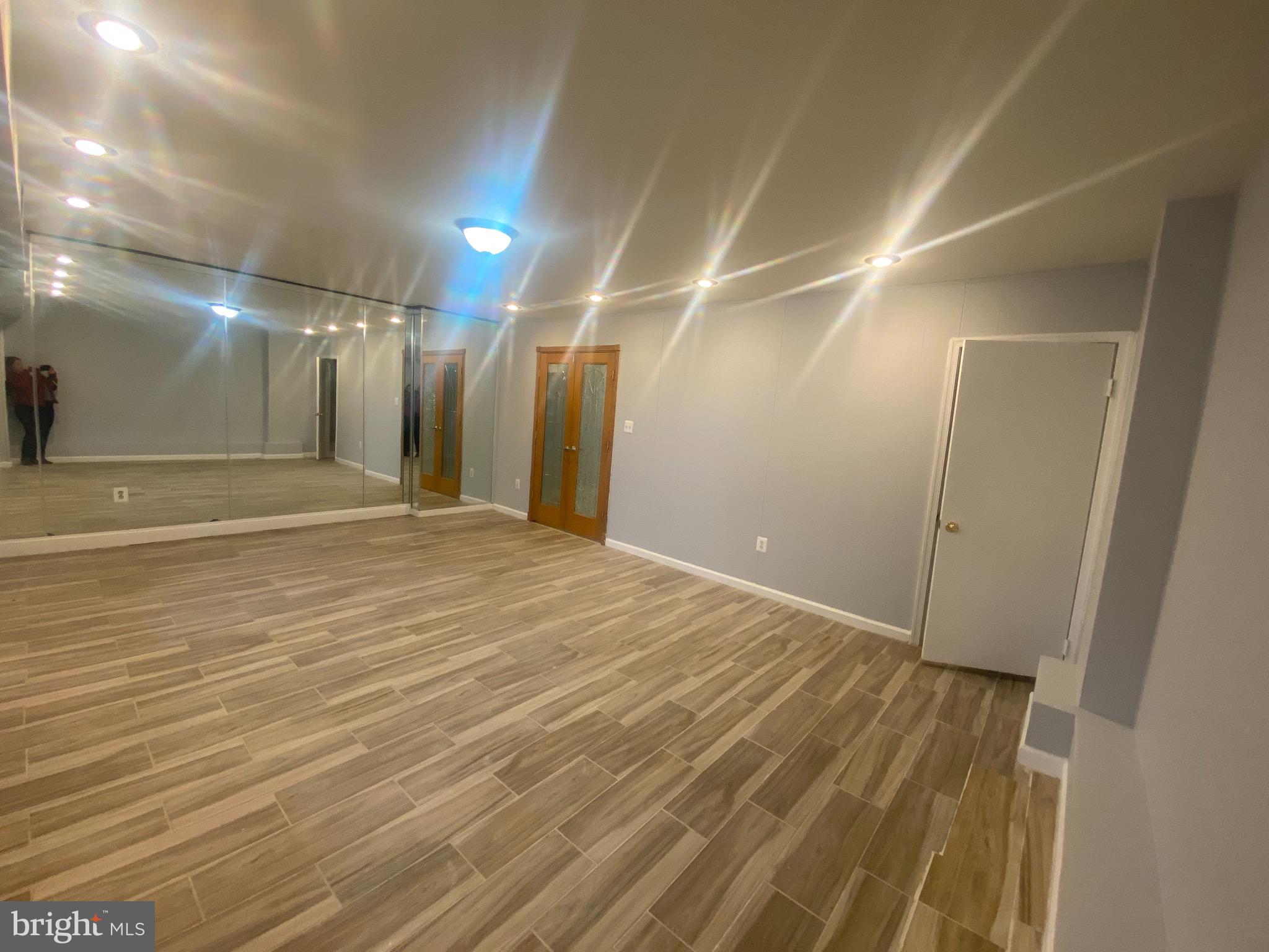 GREENWICH HILL - Residential Lease