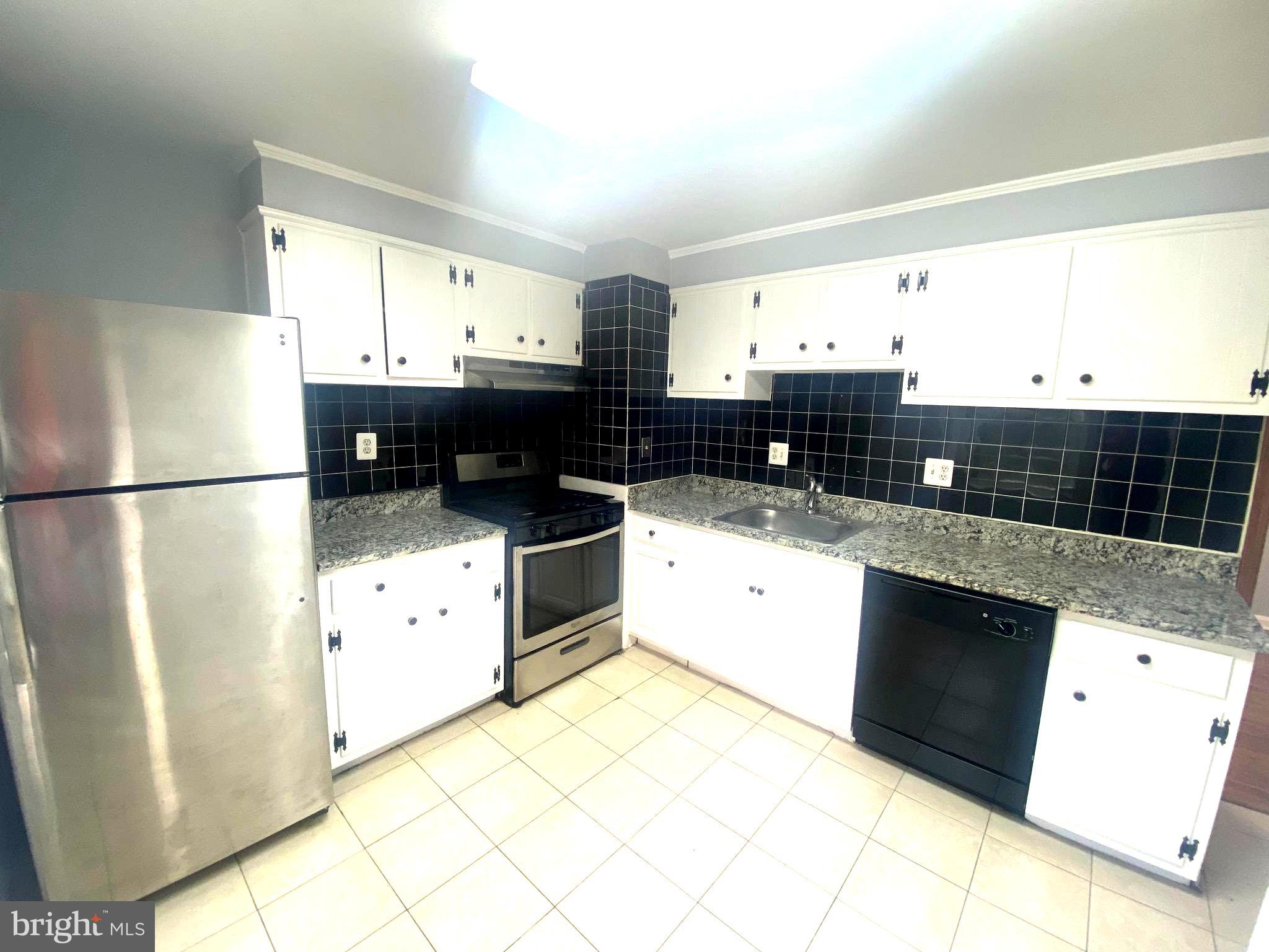 GREENWICH HILL - Residential Lease