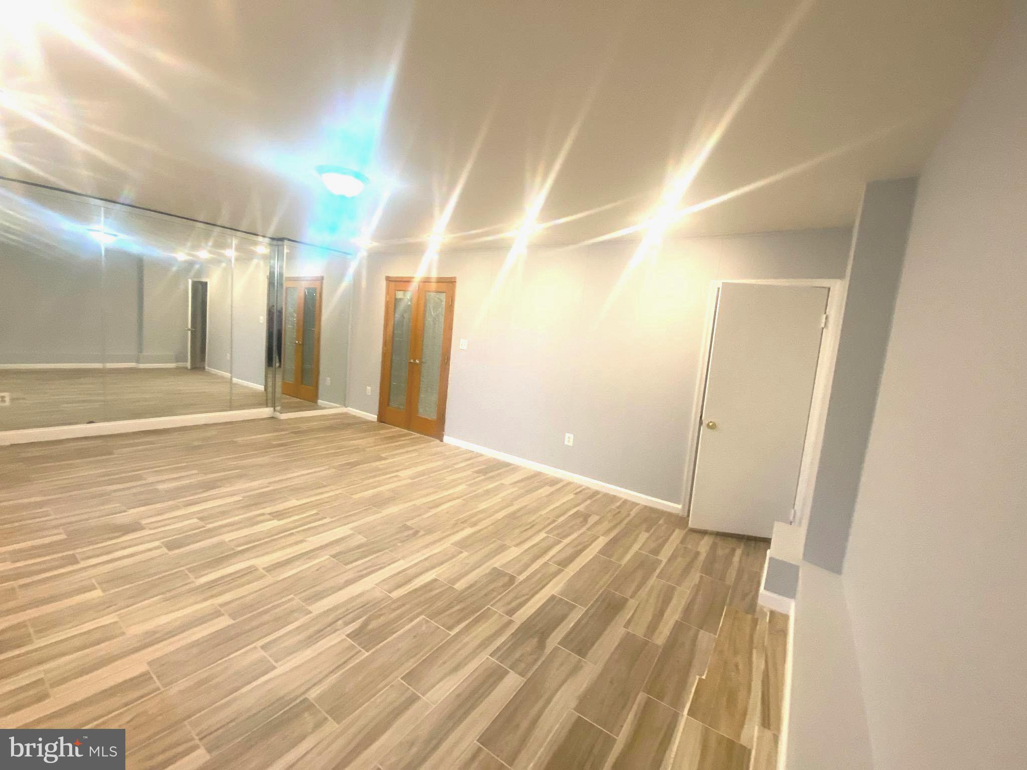 GREENWICH HILL - Residential Lease