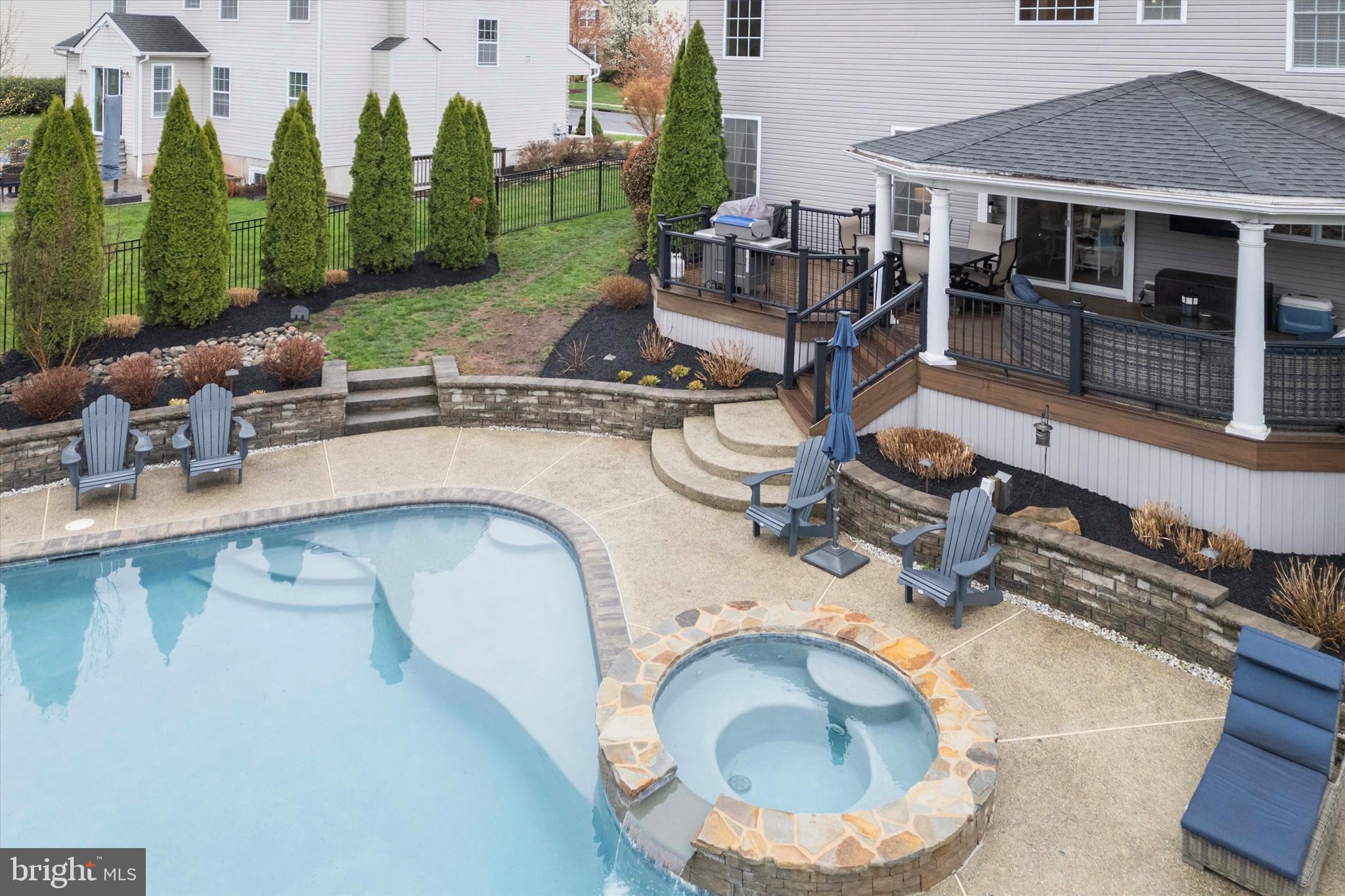 OAK CREEK - Residential