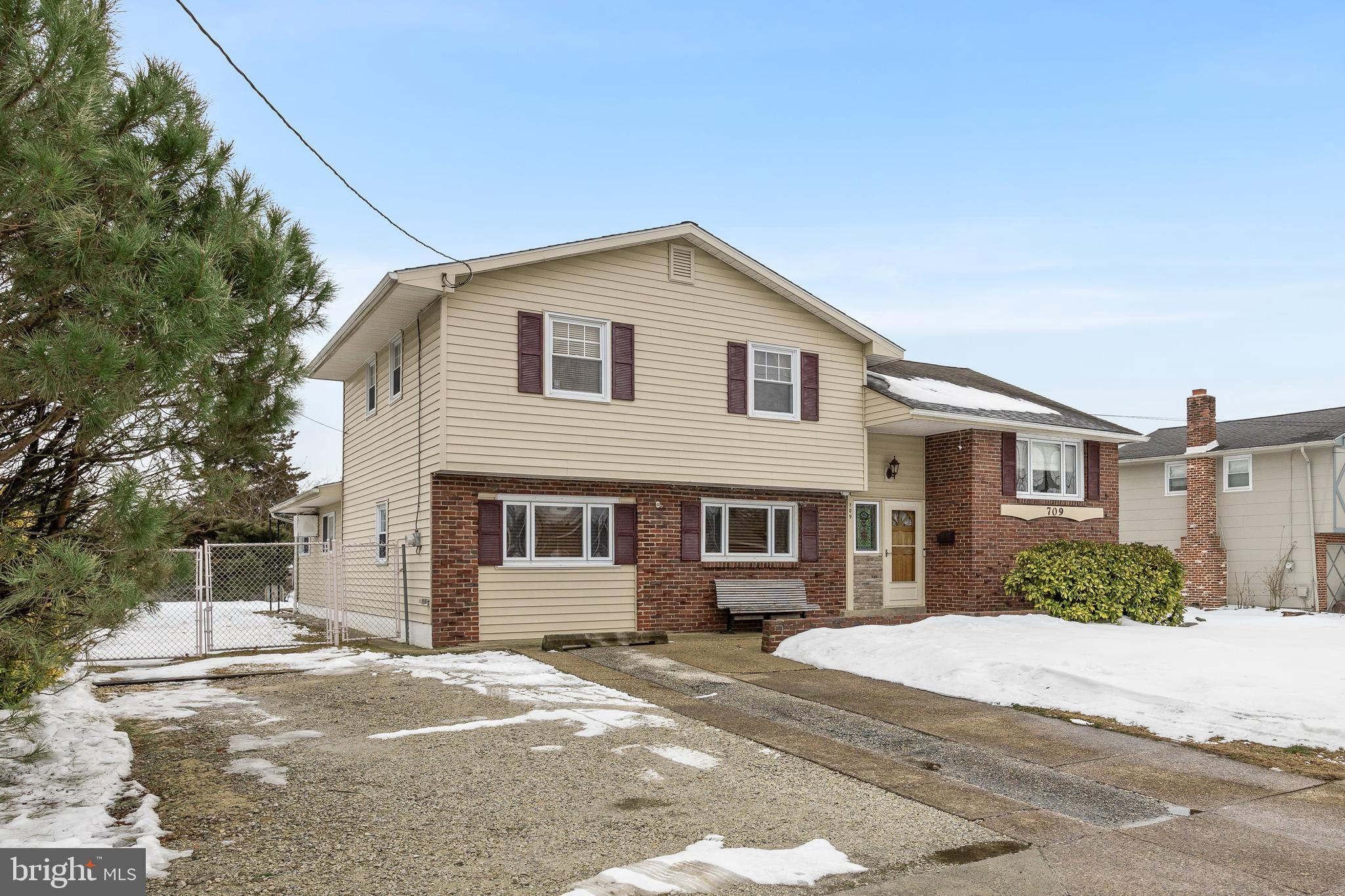 709 DARTMOUTH AVENUE