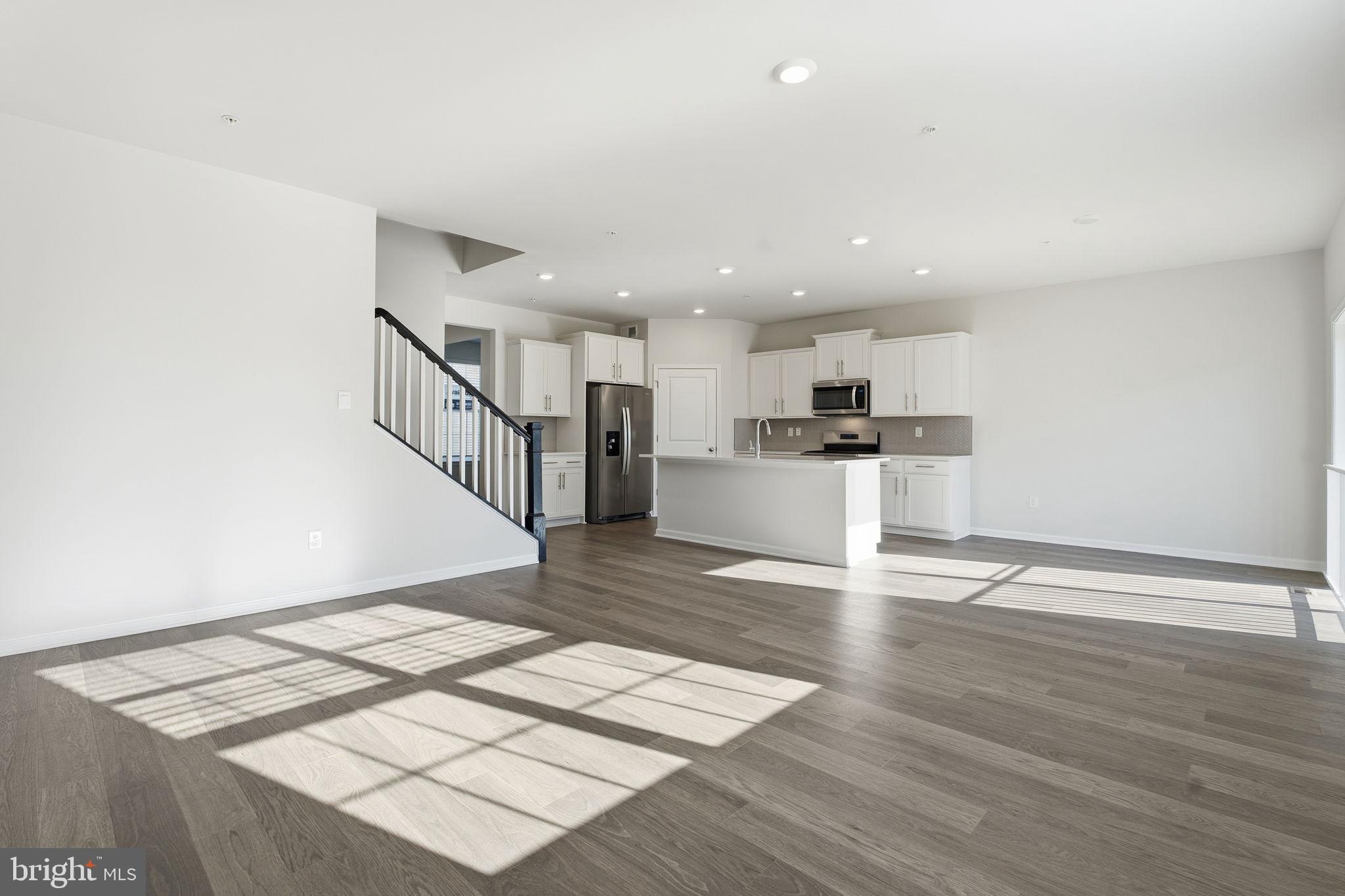 CREEKSIDE ESTATES - Residential