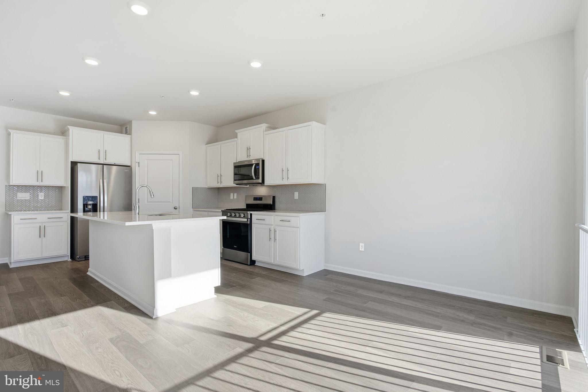 CREEKSIDE ESTATES - Residential