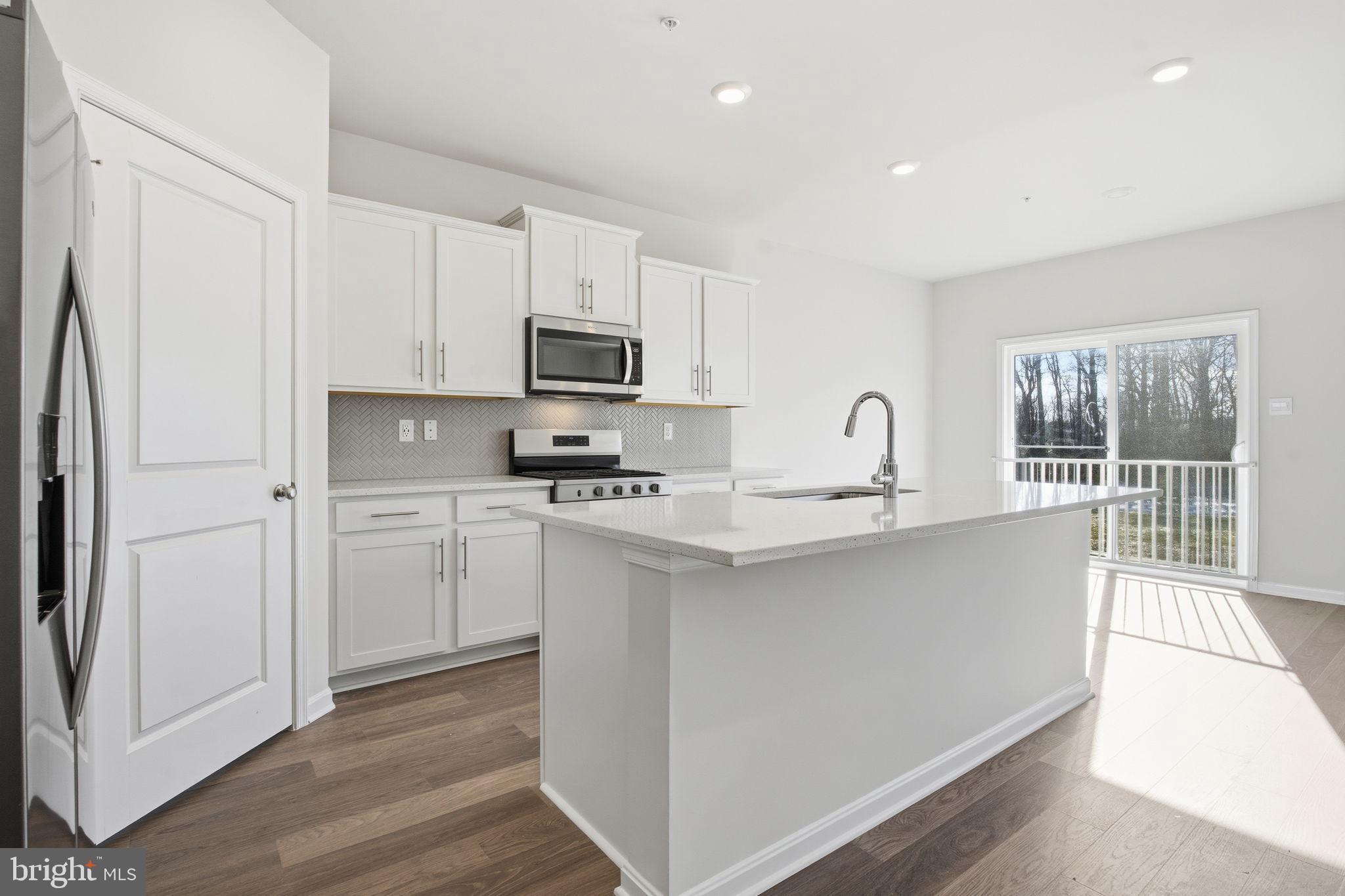 CREEKSIDE ESTATES - Residential