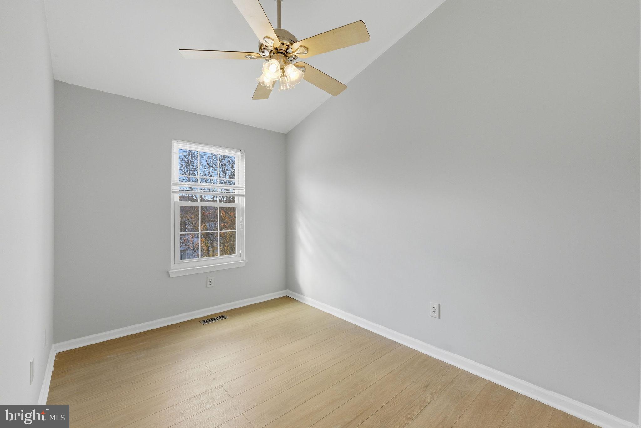 LONDON TOWNE - Residential Lease