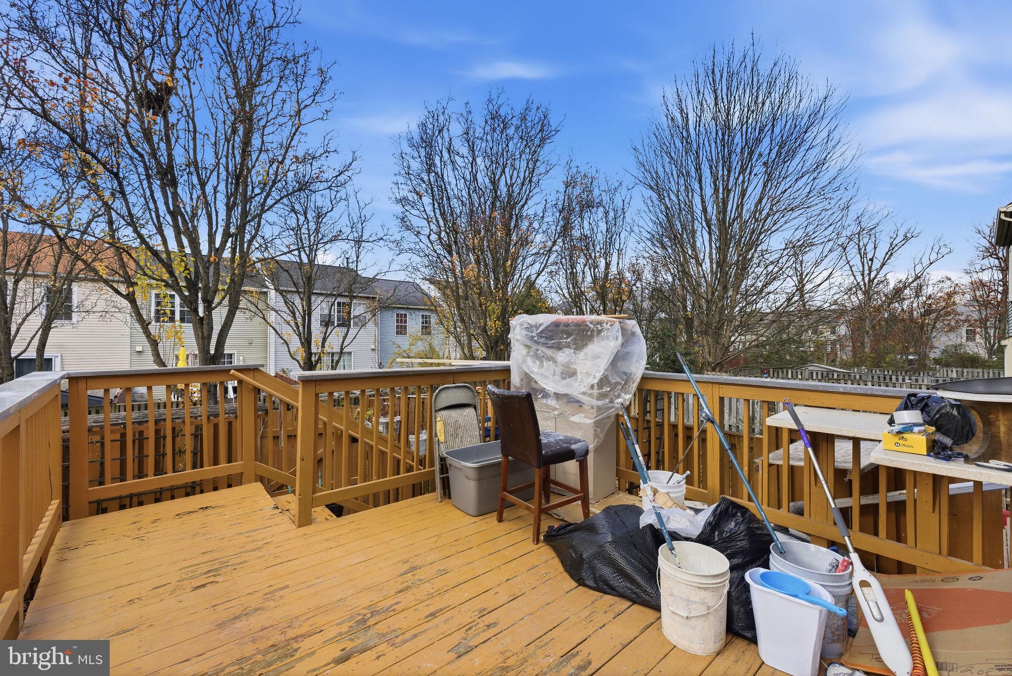 LONDON TOWNE - Residential Lease