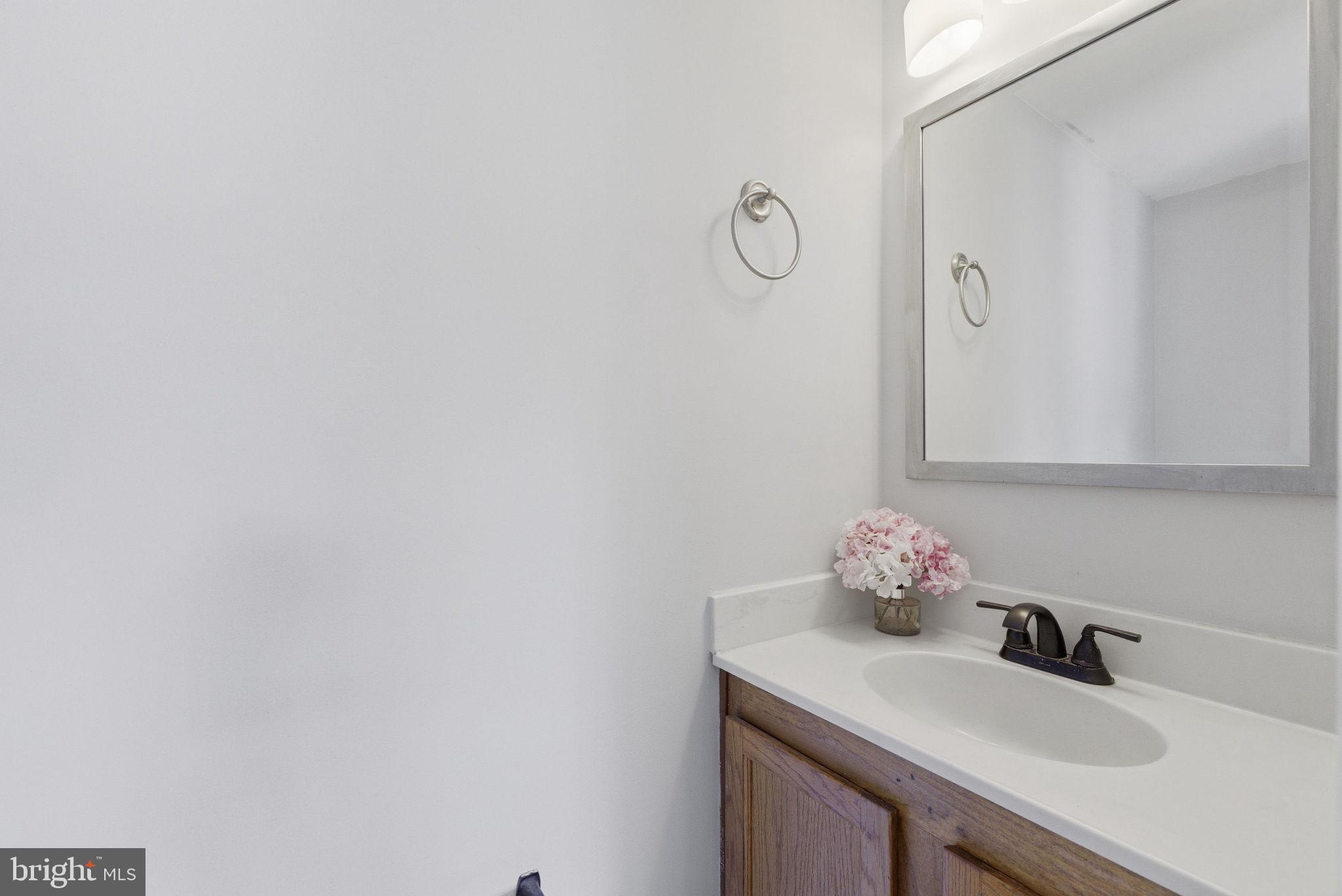 LONDON TOWNE - Residential Lease