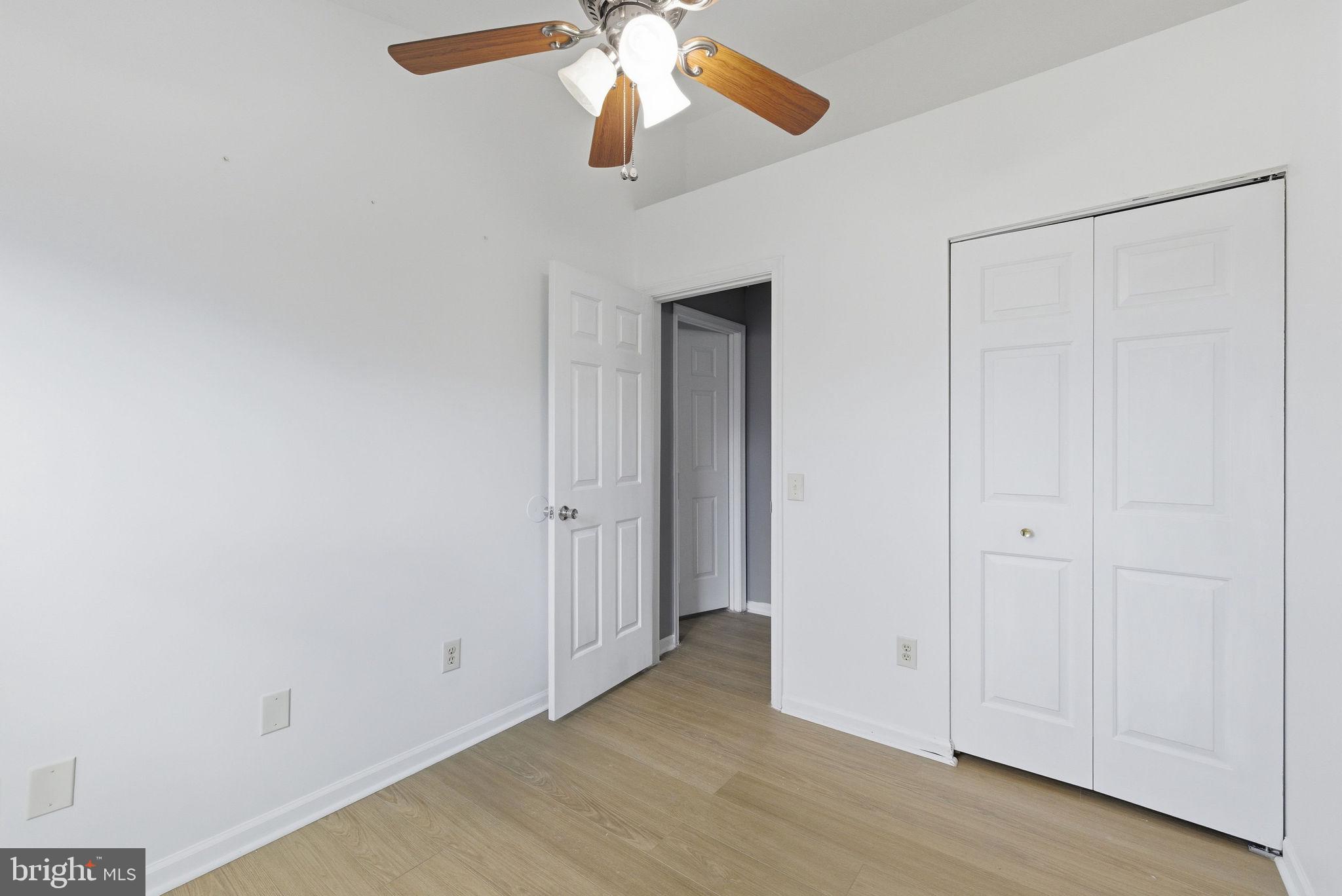 LONDON TOWNE - Residential Lease