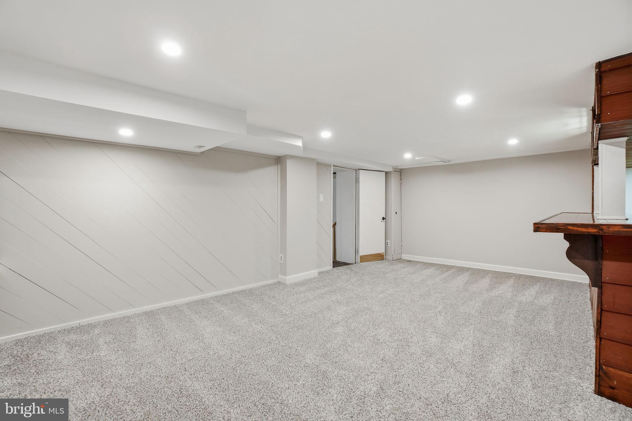 ARLINGTON RIDGE - Residential