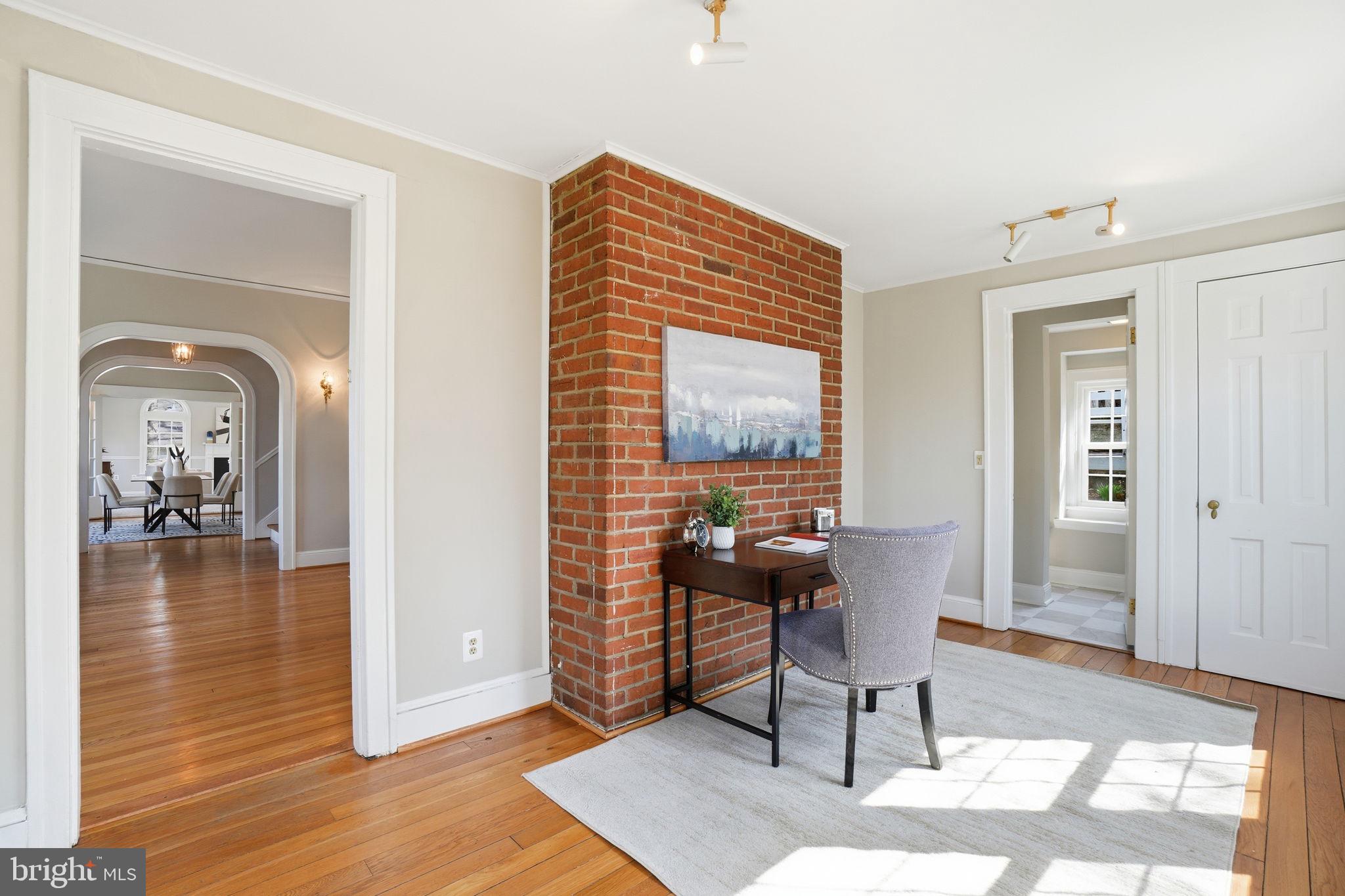 ARLINGTON RIDGE - Residential