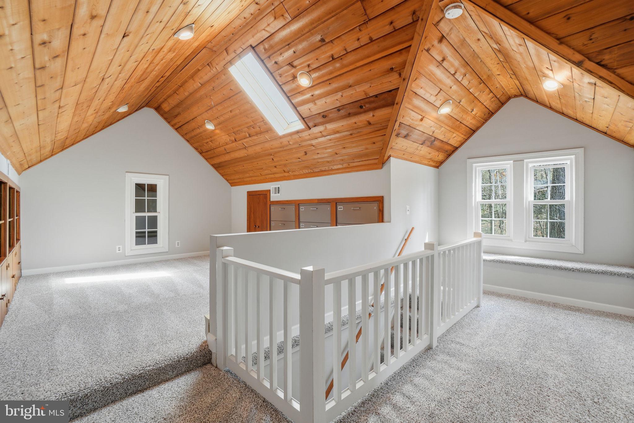 ARLINGTON RIDGE - Residential