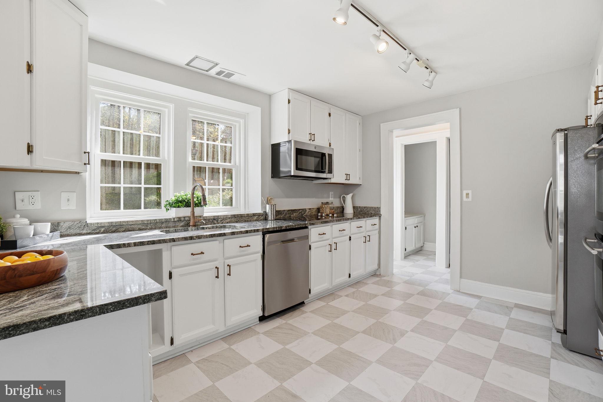 ARLINGTON RIDGE - Residential