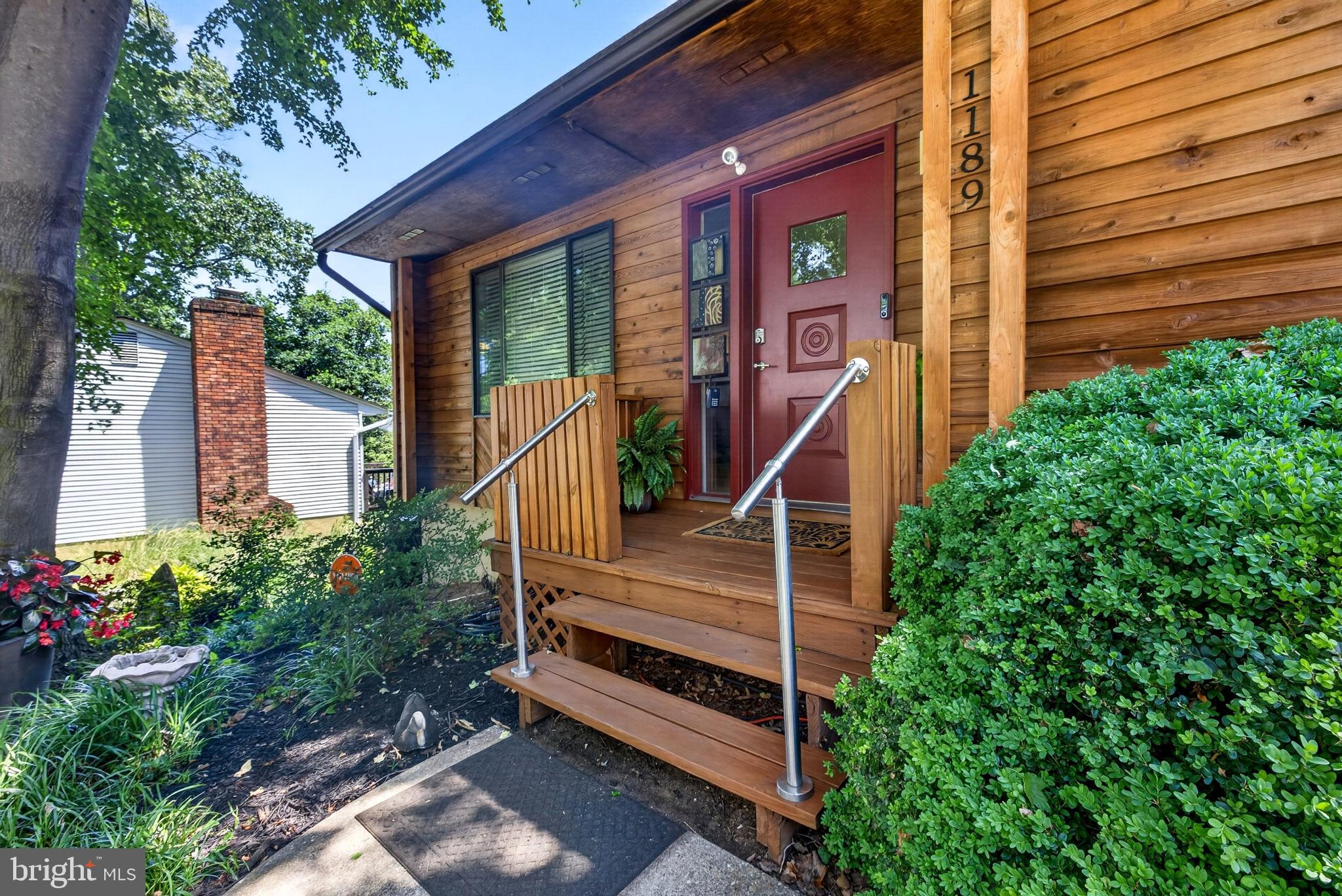 1189 HIGHVIEW DRIVE