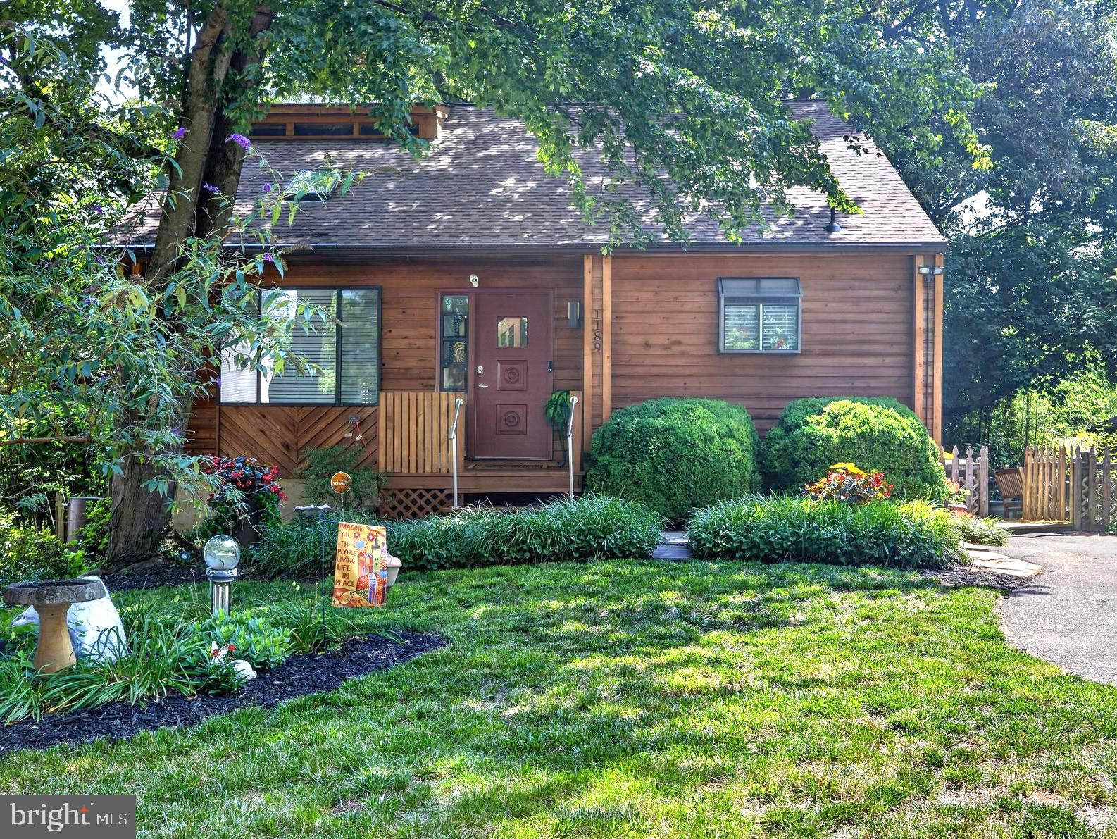 1189 HIGHVIEW DRIVE